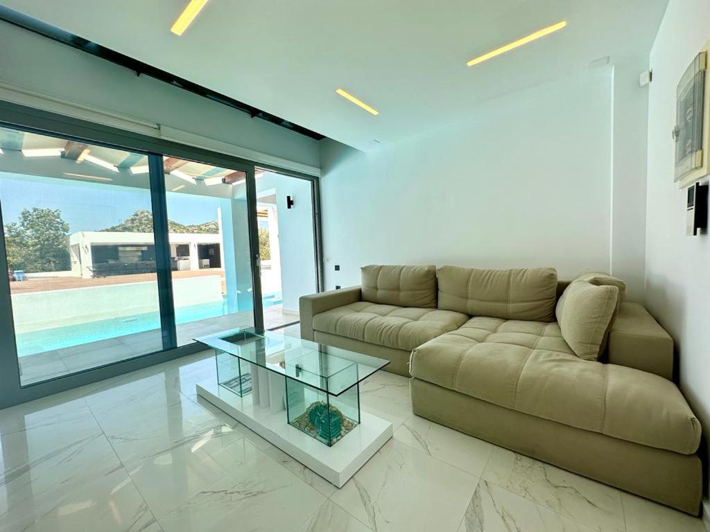 Leblanc Luxurious Beachfront Villa, Gcollectiongr
