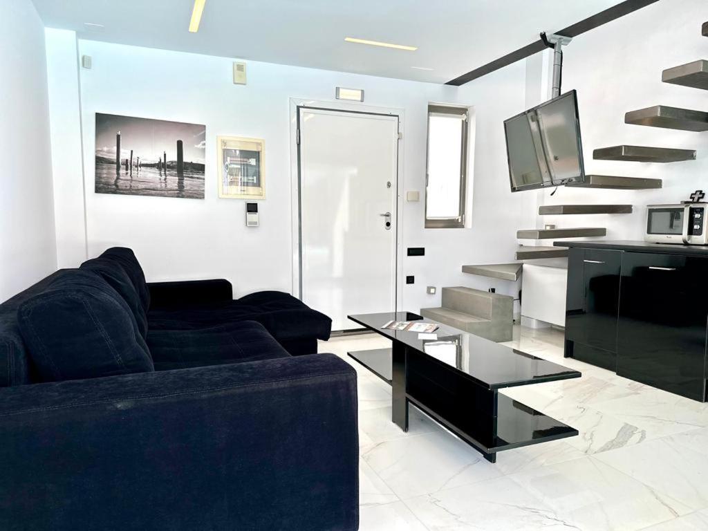 Leblanc Luxurious Beachfront Villa, Gcollectiongr * Ermioni