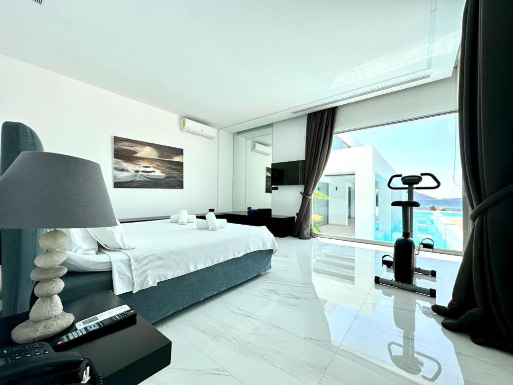 Leblanc Luxurious Beachfront Villa, Gcollectiongr Villa