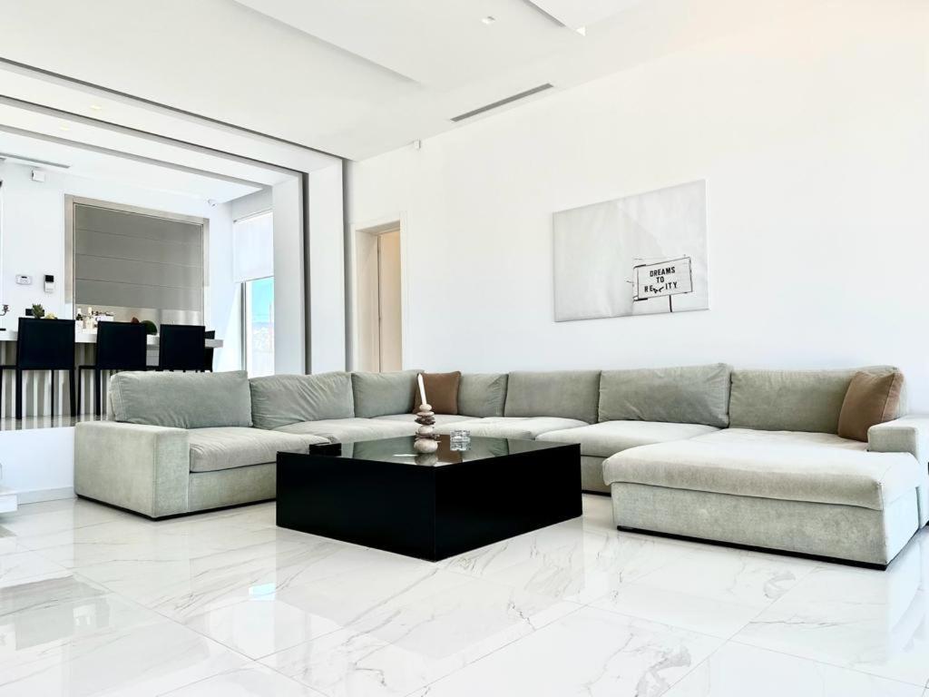 Villa Leblanc Luxurious Beachfront Villa, Gcollectiongr *