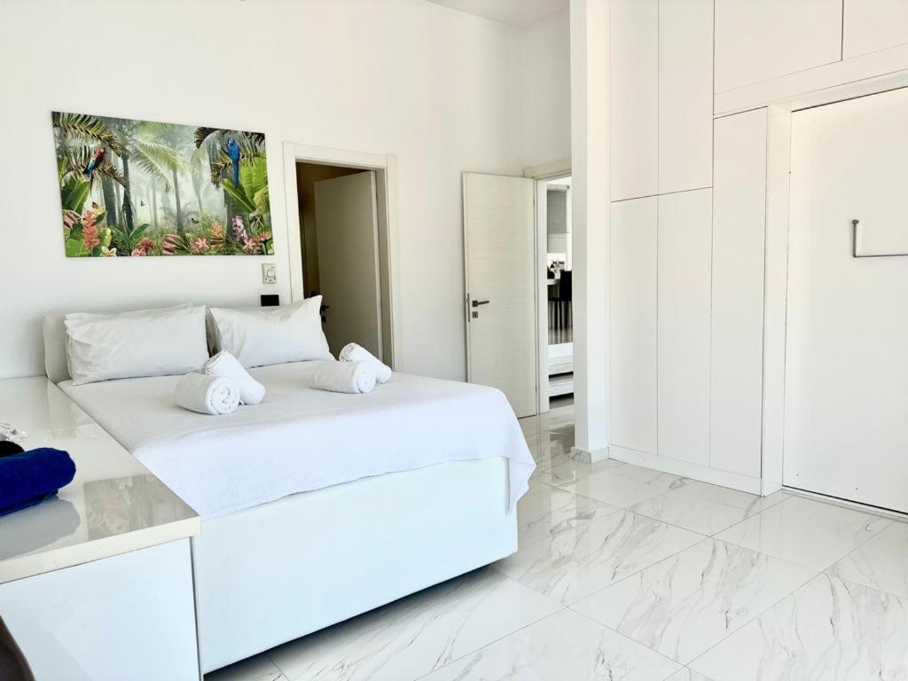 Leblanc Luxurious Beachfront Villa, Gcollectiongr *