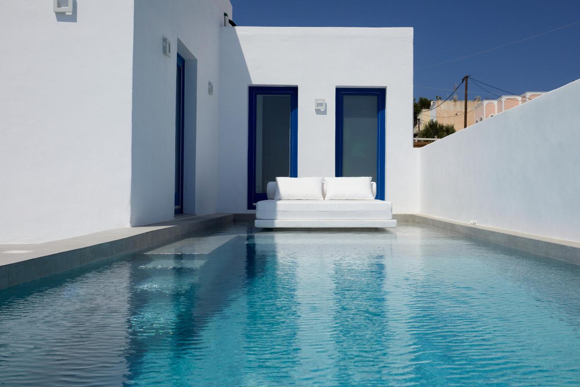Thadeos With Private Jetted Pool Fira (Santorini)