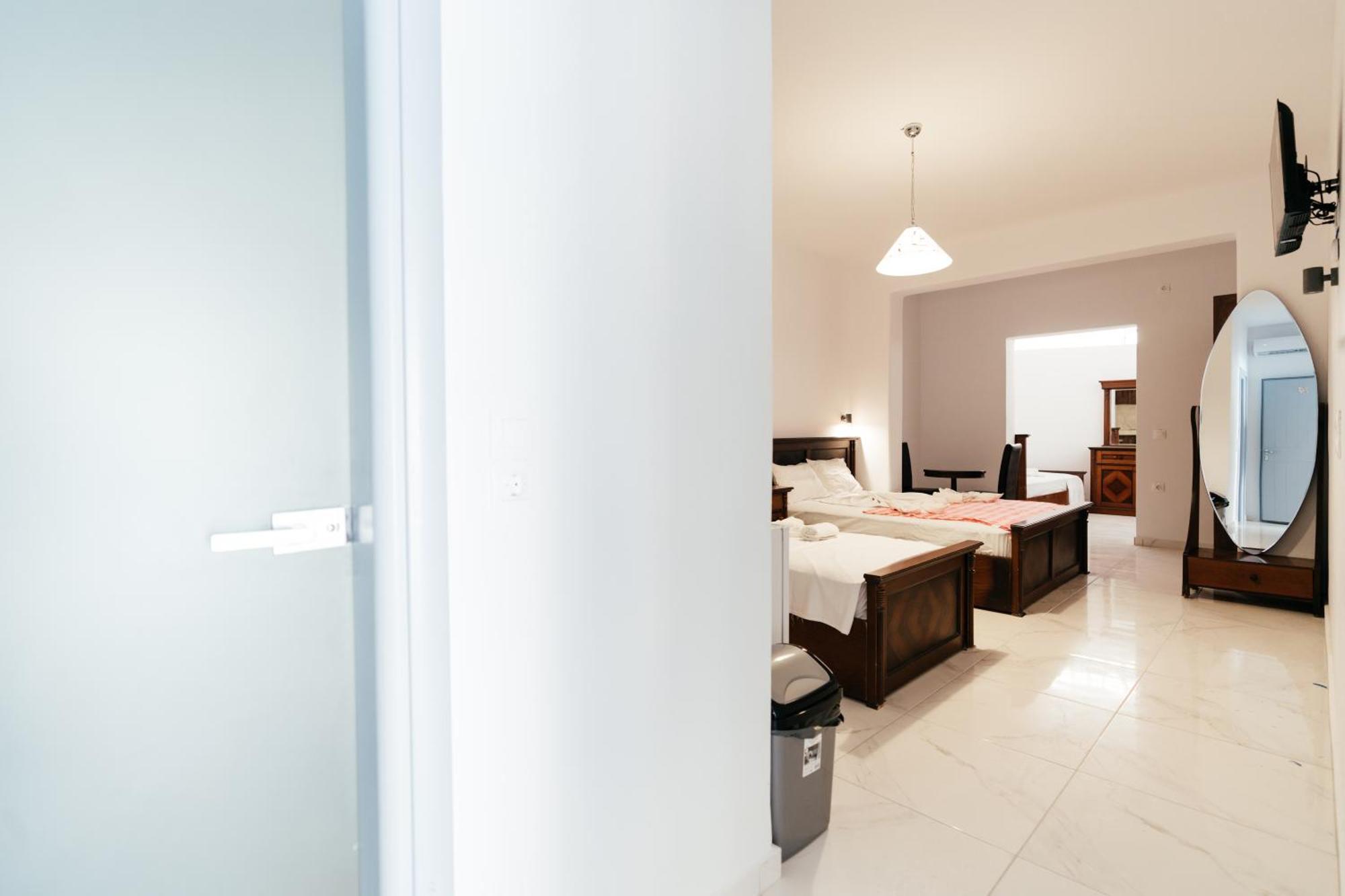 Dodomar Selection Hotel Perissa (Santorini)