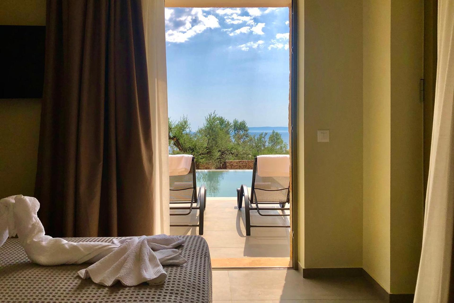 Riverstone With Private Pools