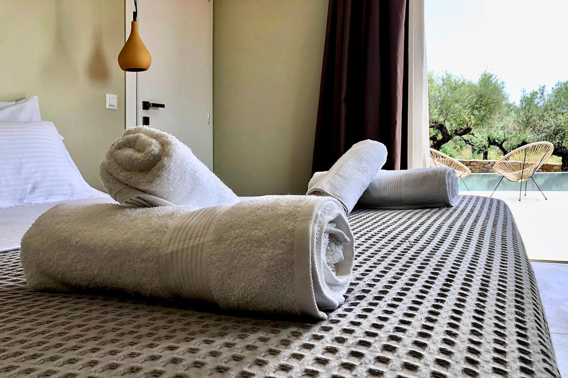 Villa Riverstone With Private Pools Levktron