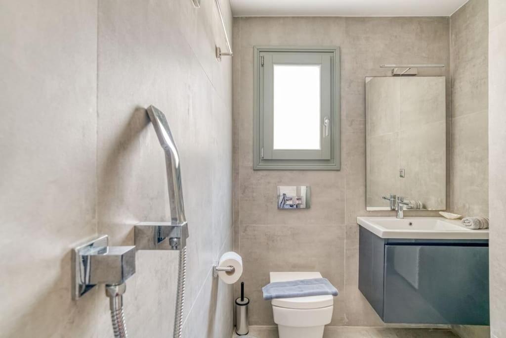 Villa Xifara - Seafront Santa Maria (Paros)