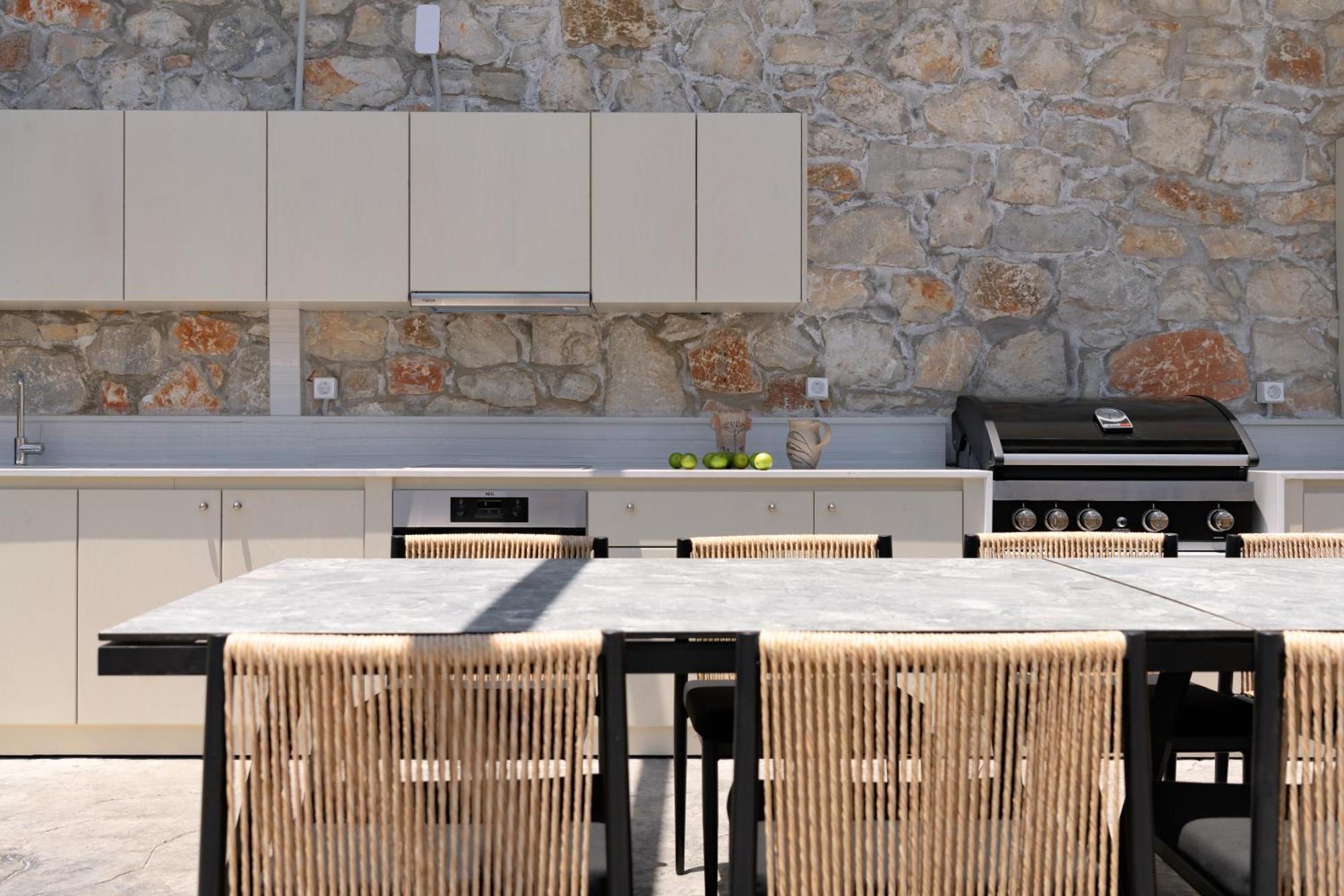 Viveverde Villa, Featuring 3 Pools - Walking Distance To & Shops, By Thinkvilla Villa *