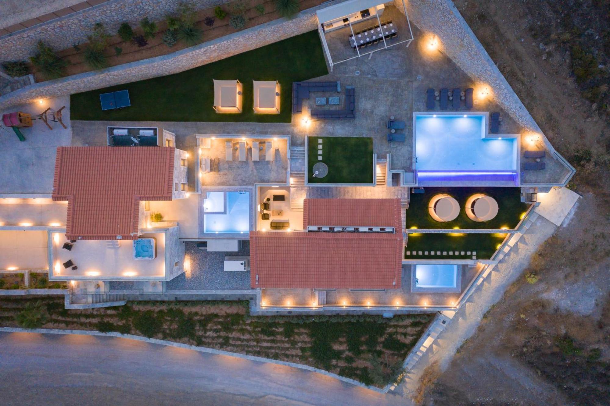 Villa Viveverde Villa, Featuring 3 Pools - Walking Distance To & Shops, By Thinkvilla Bali (Crete)