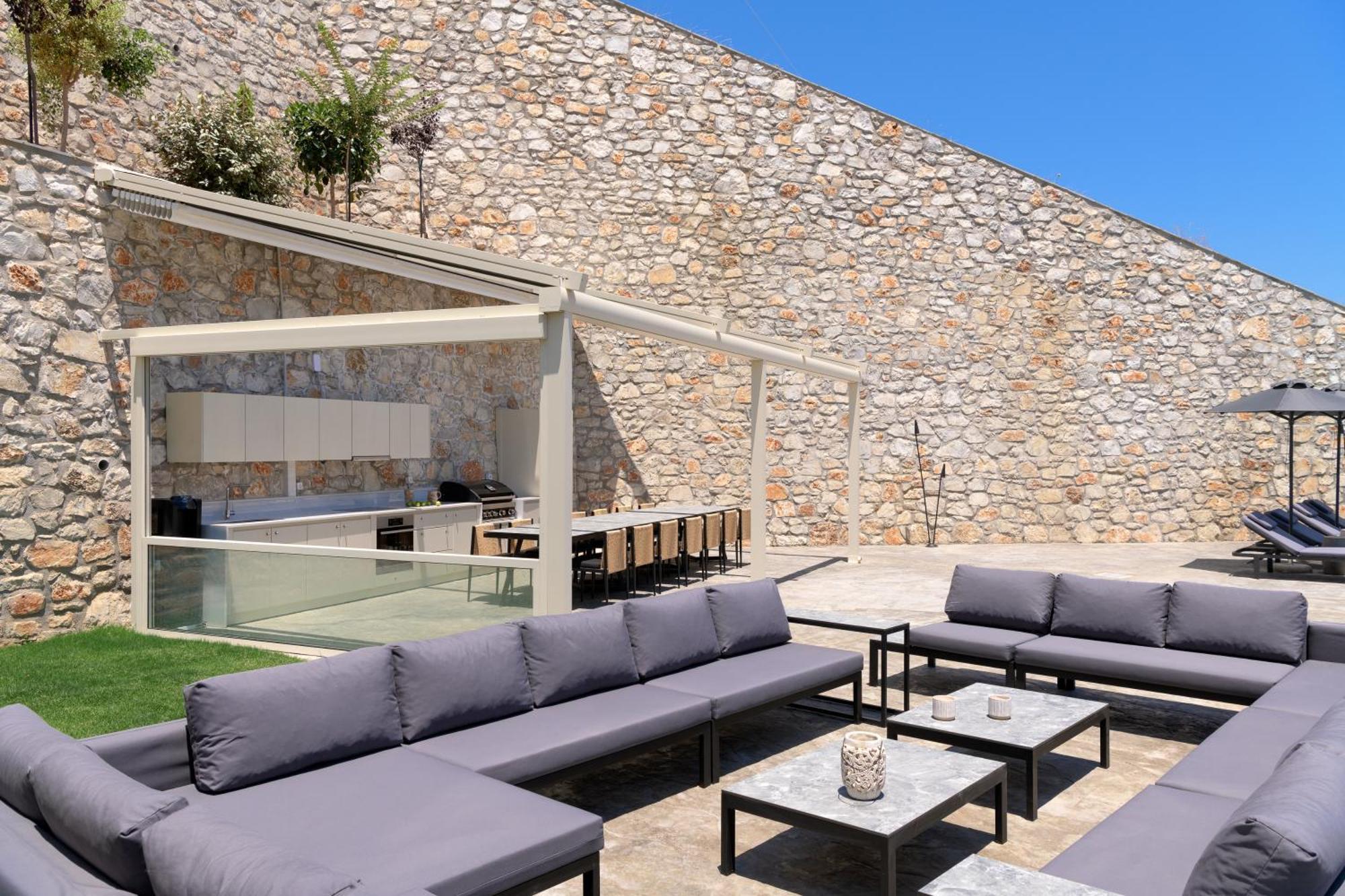 Villa Viveverde Villa, Featuring 3 Pools - Walking Distance To & Shops, By Thinkvilla Bali (Crete)