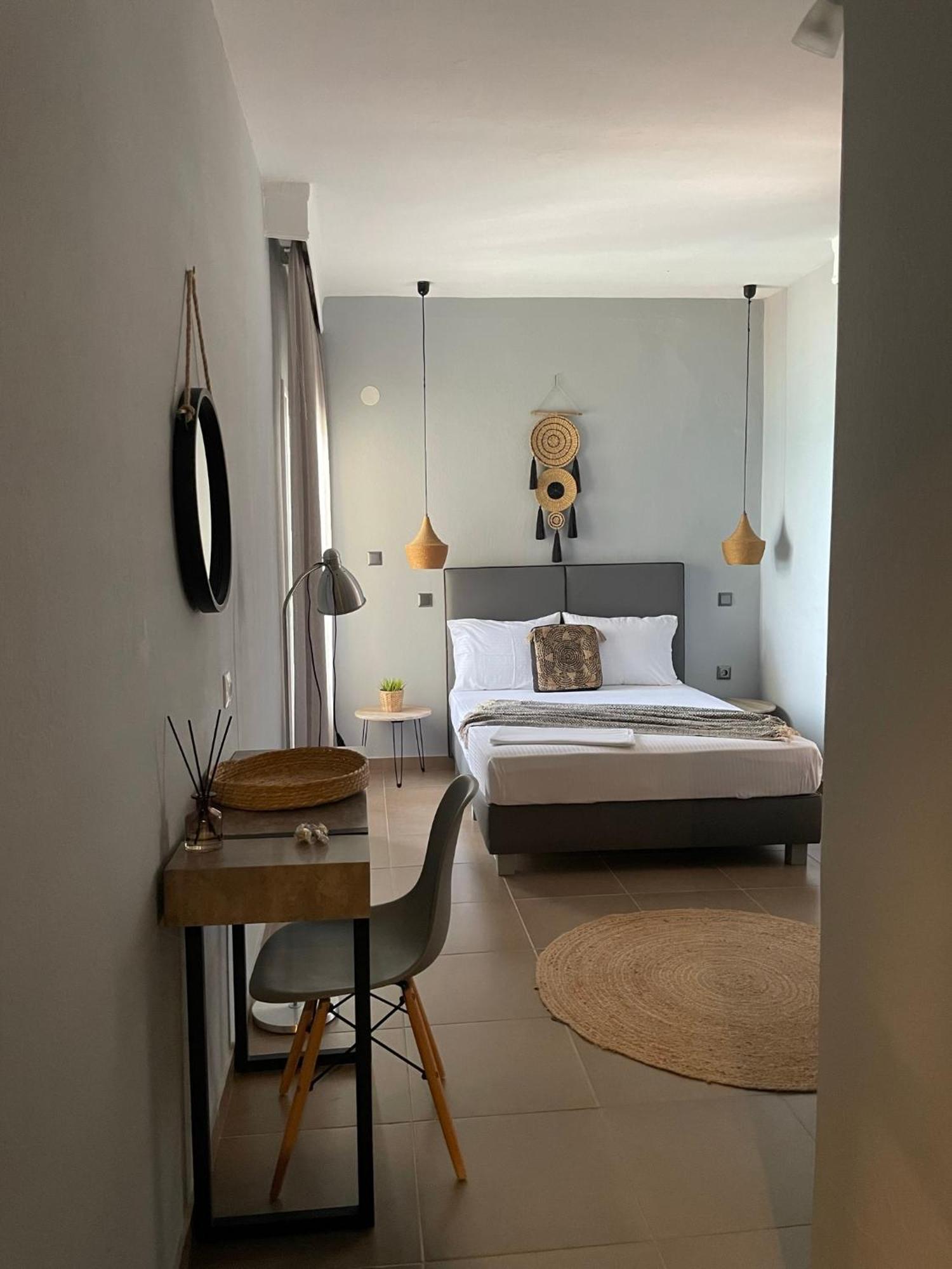 Xenios Hotel *