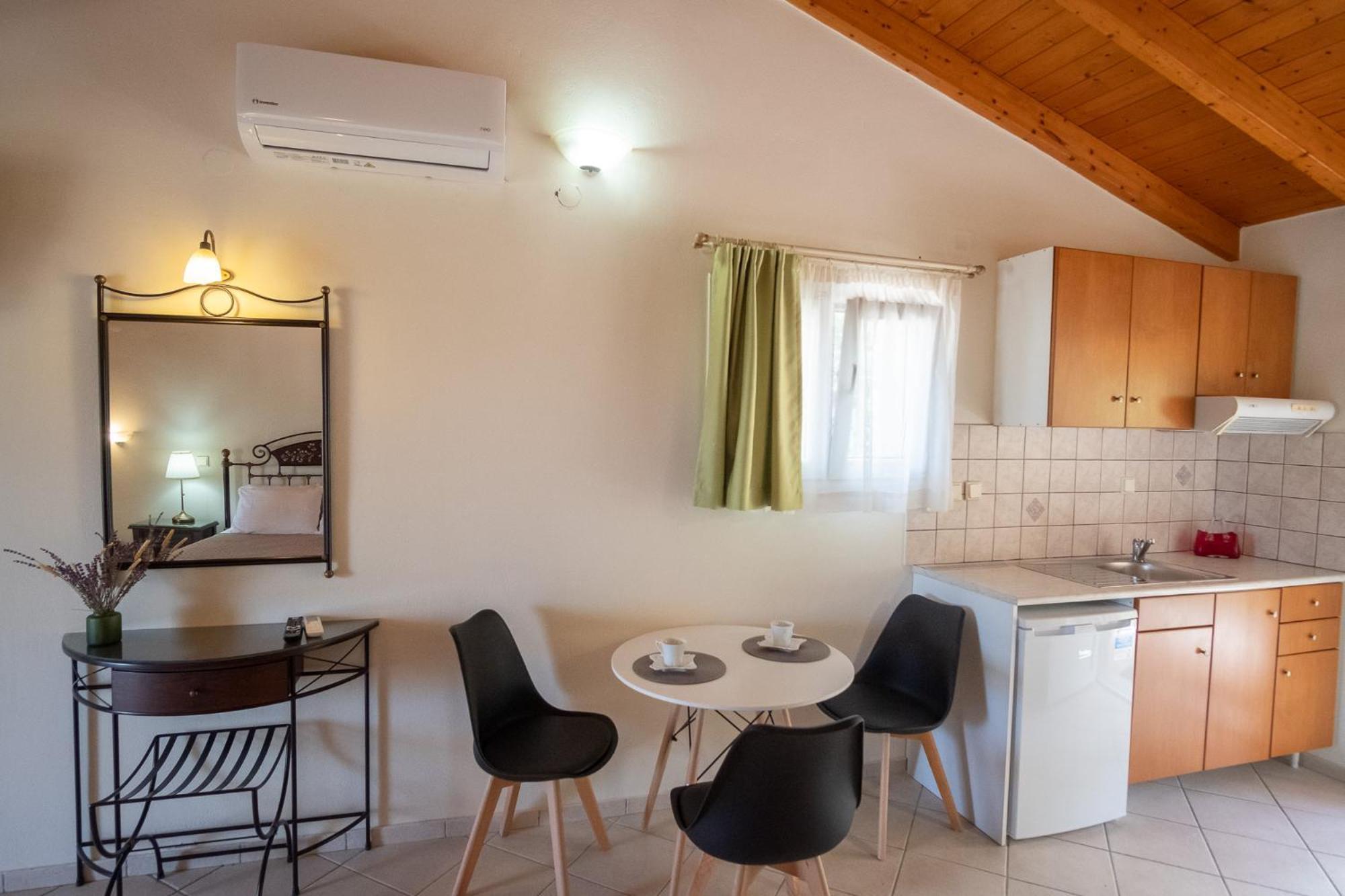 Rousis Studios Apartment Parga