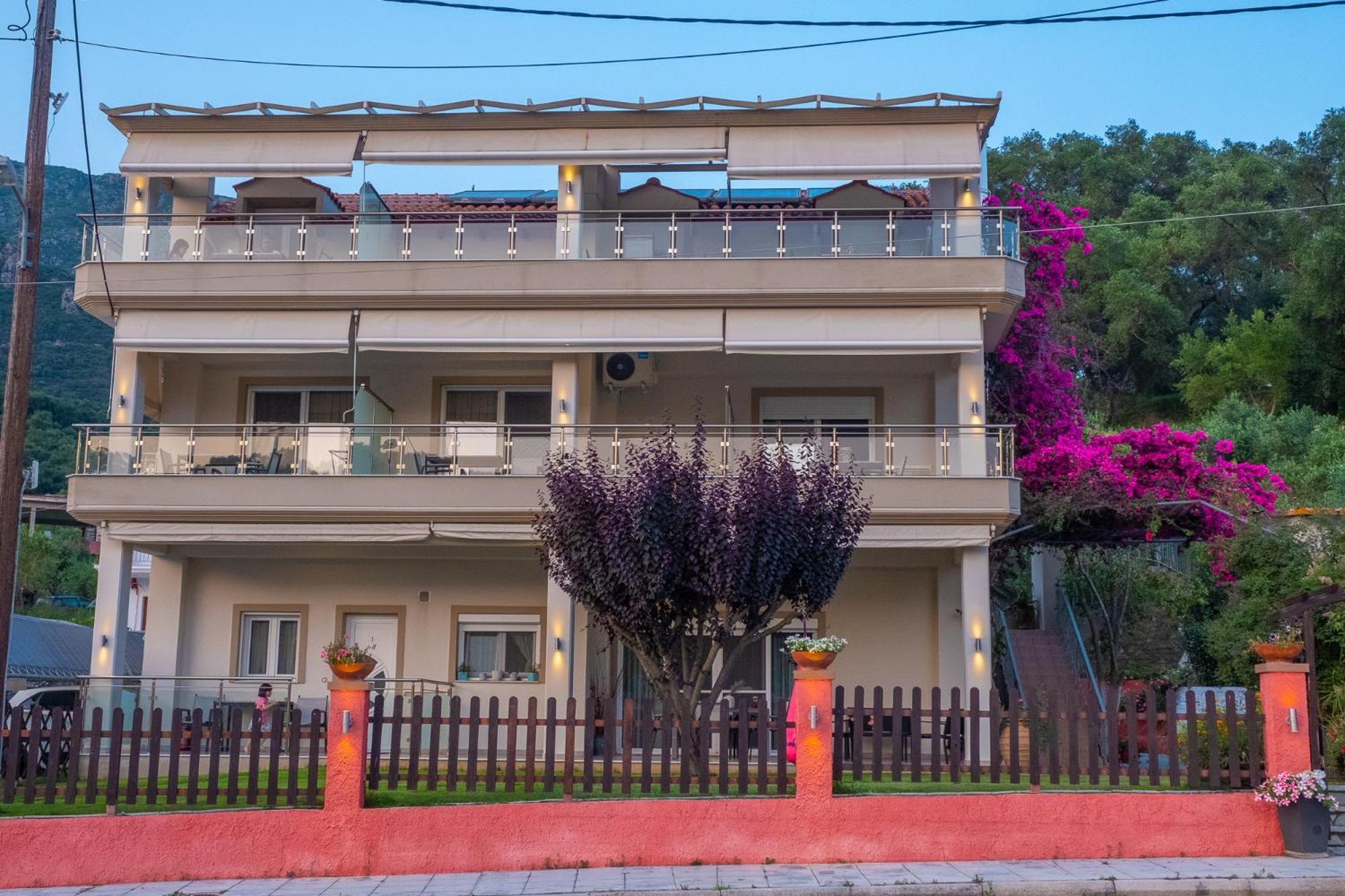 Apartment Rousis Studios Parga