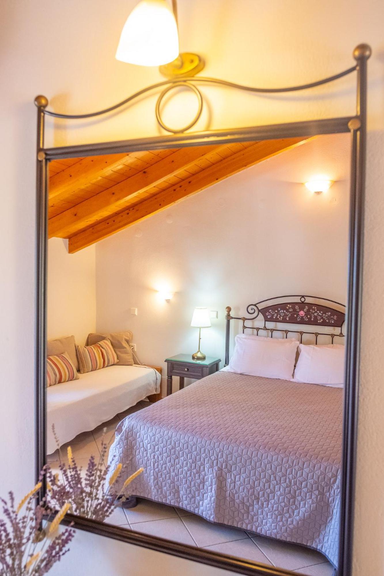 Apartment Rousis Studios