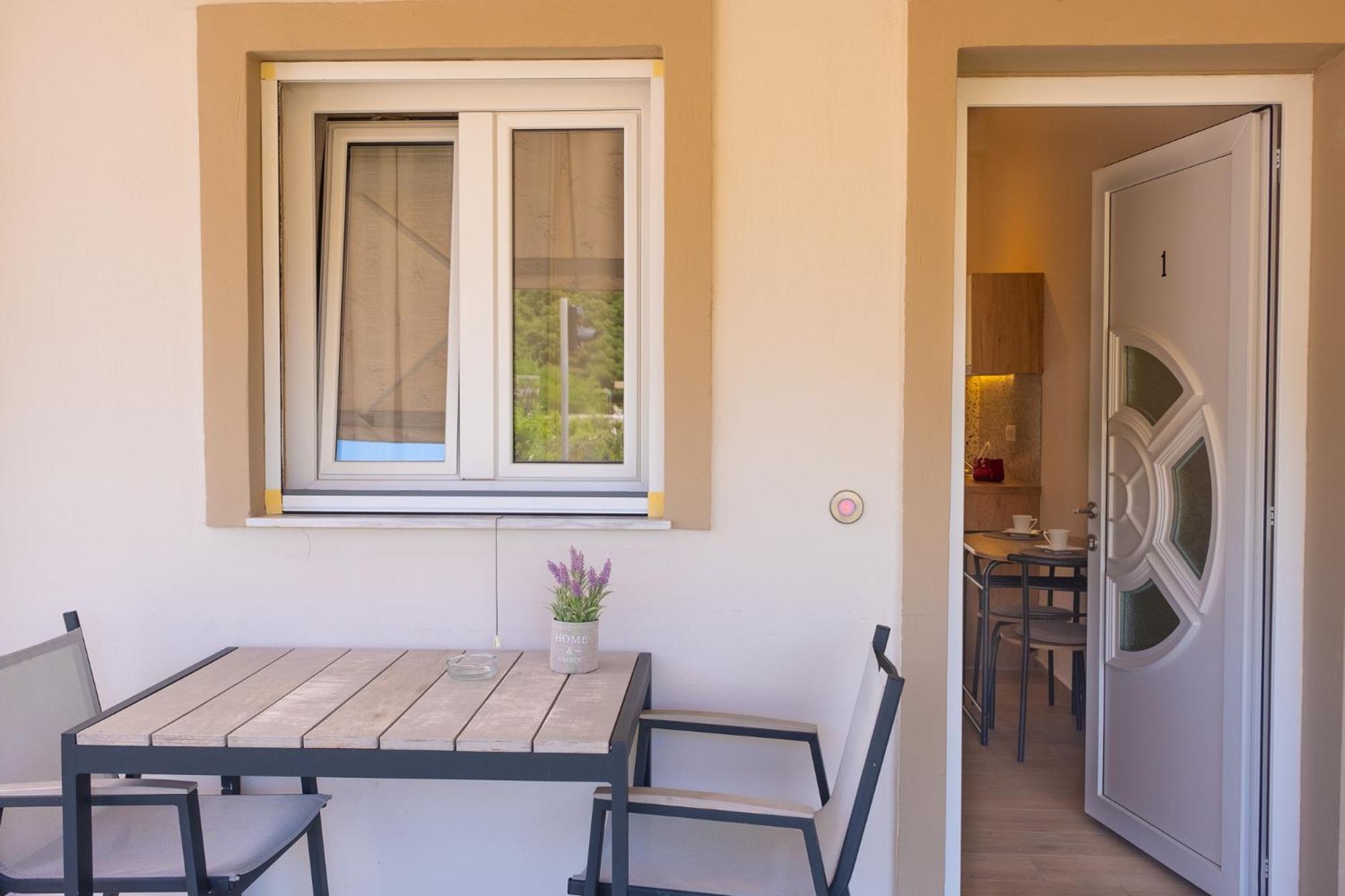 Rousis Studios Apartment Parga
