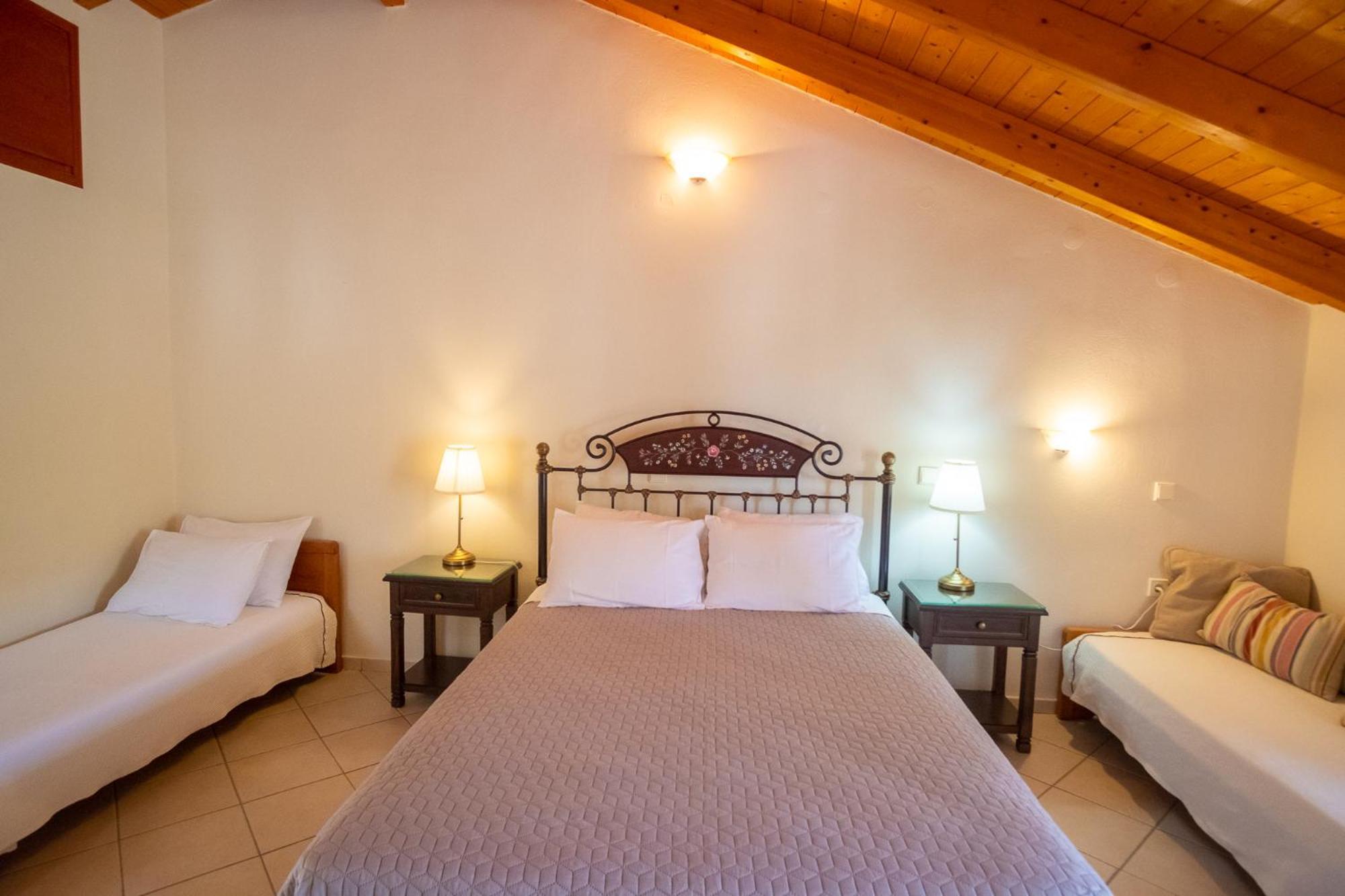 Rousis Studios Apartment Parga