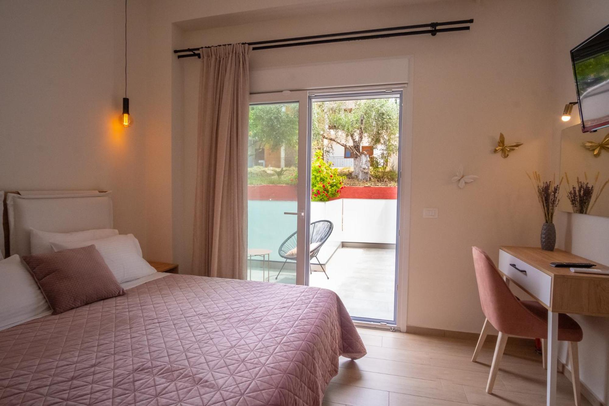 Rousis Studios * Parga