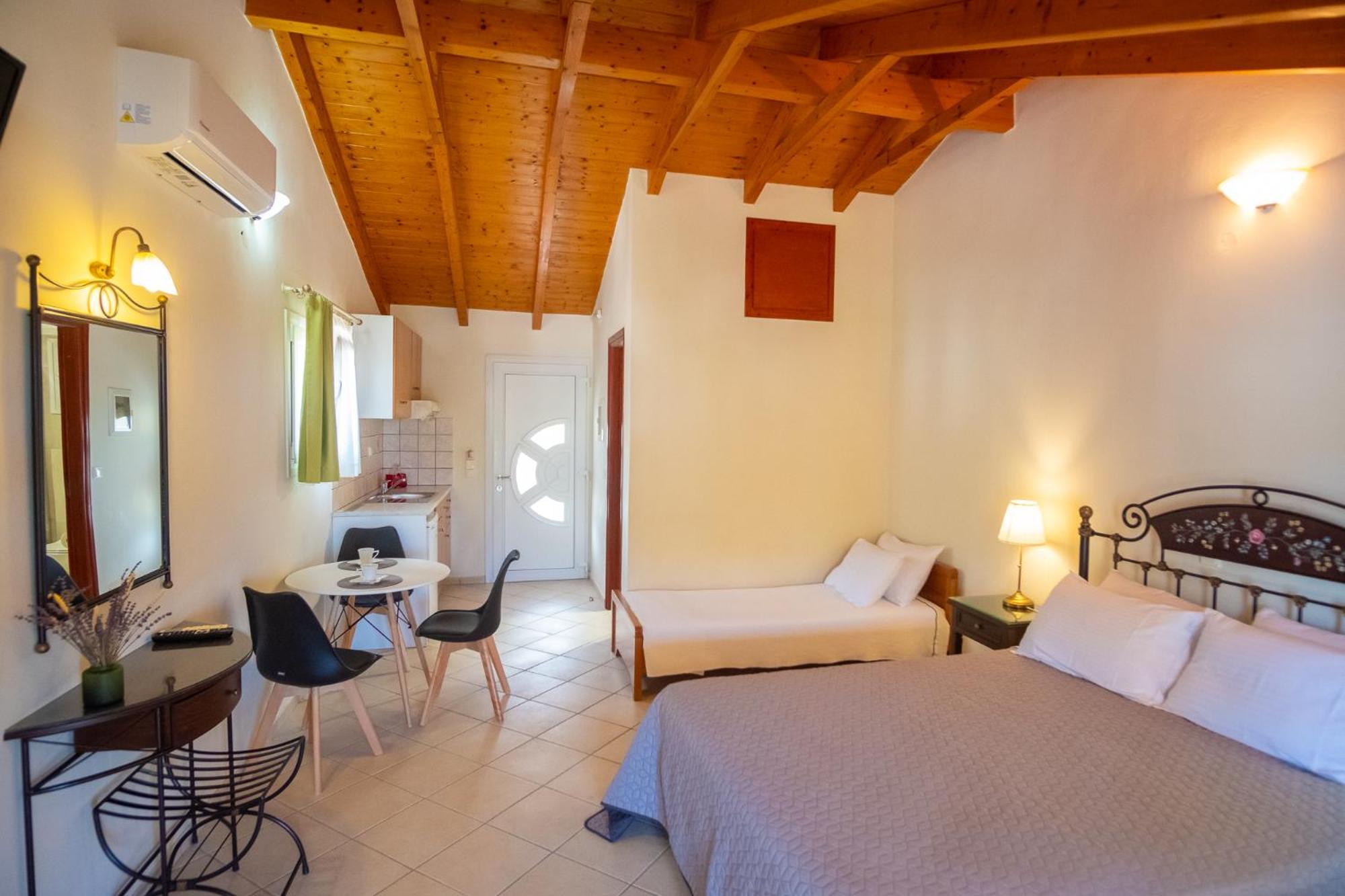 Rousis Studios Apartment Parga