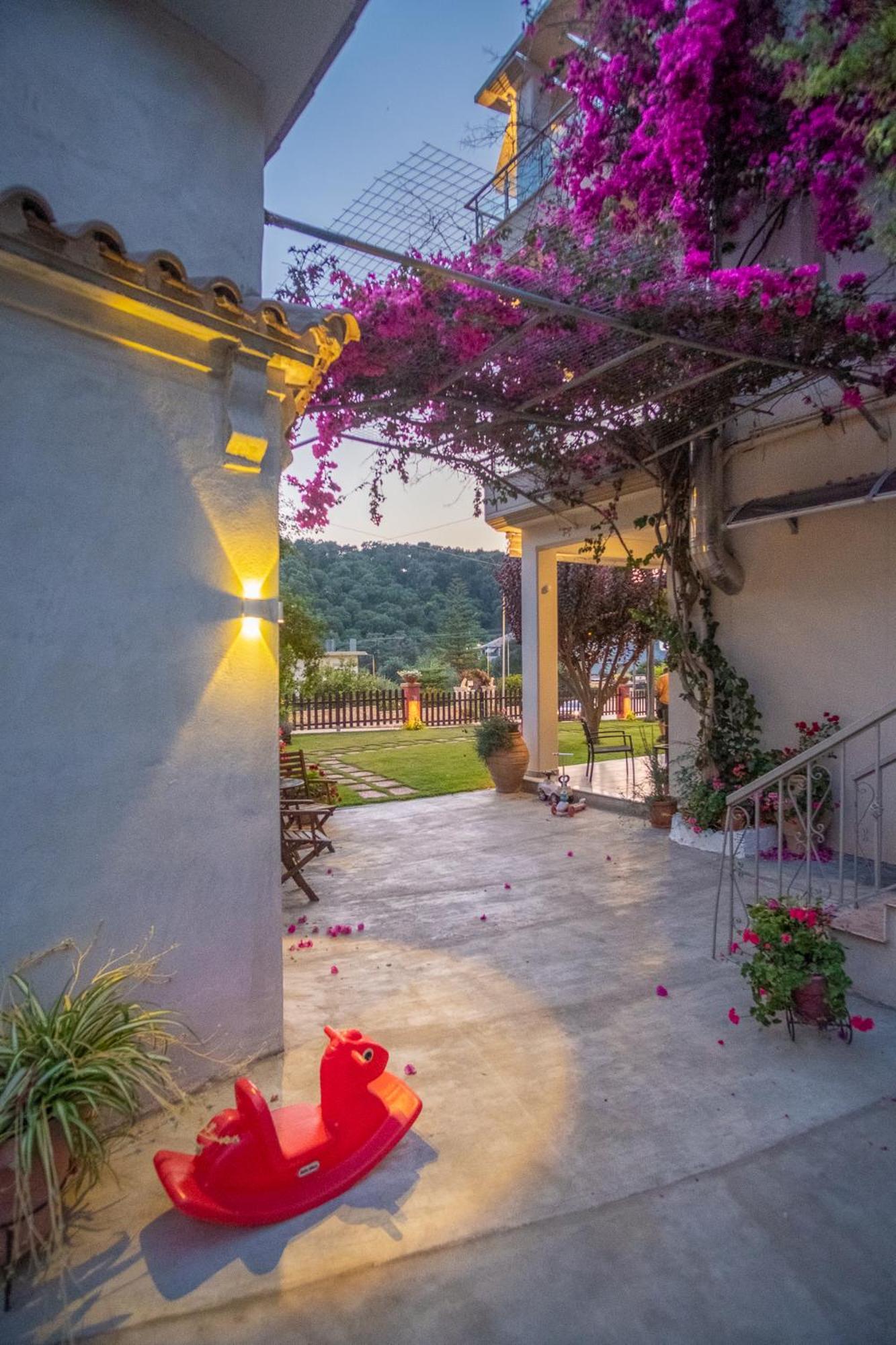 Apartment Rousis Studios Parga