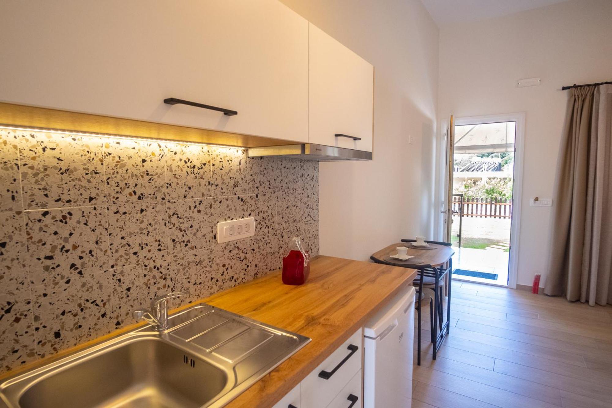 Rousis Studios Apartment Parga