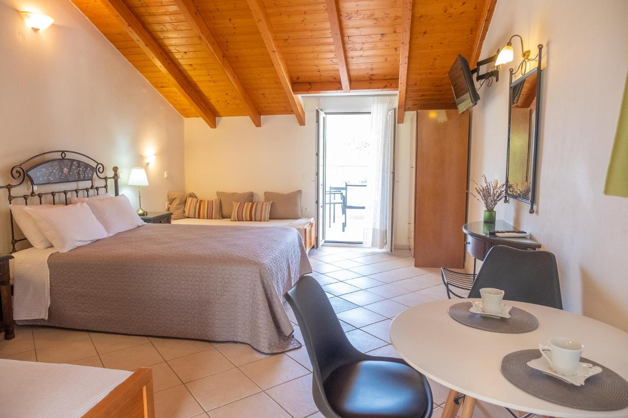 Apartment Rousis Studios *
