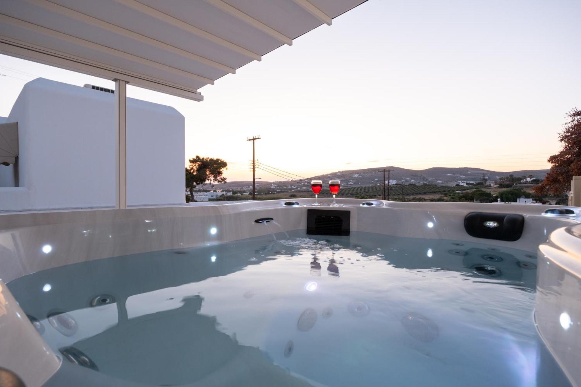 Panos Parikia * Parikia (Paros)