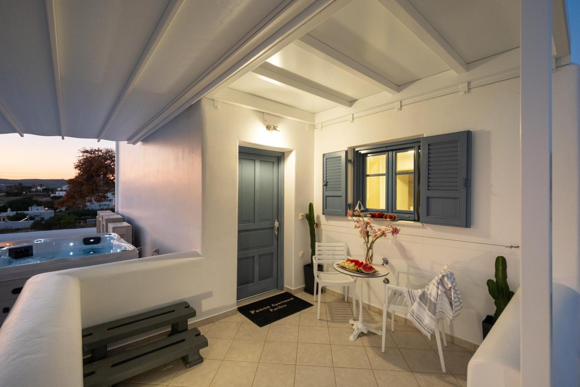 Panos Parikia * Parikia (Paros)