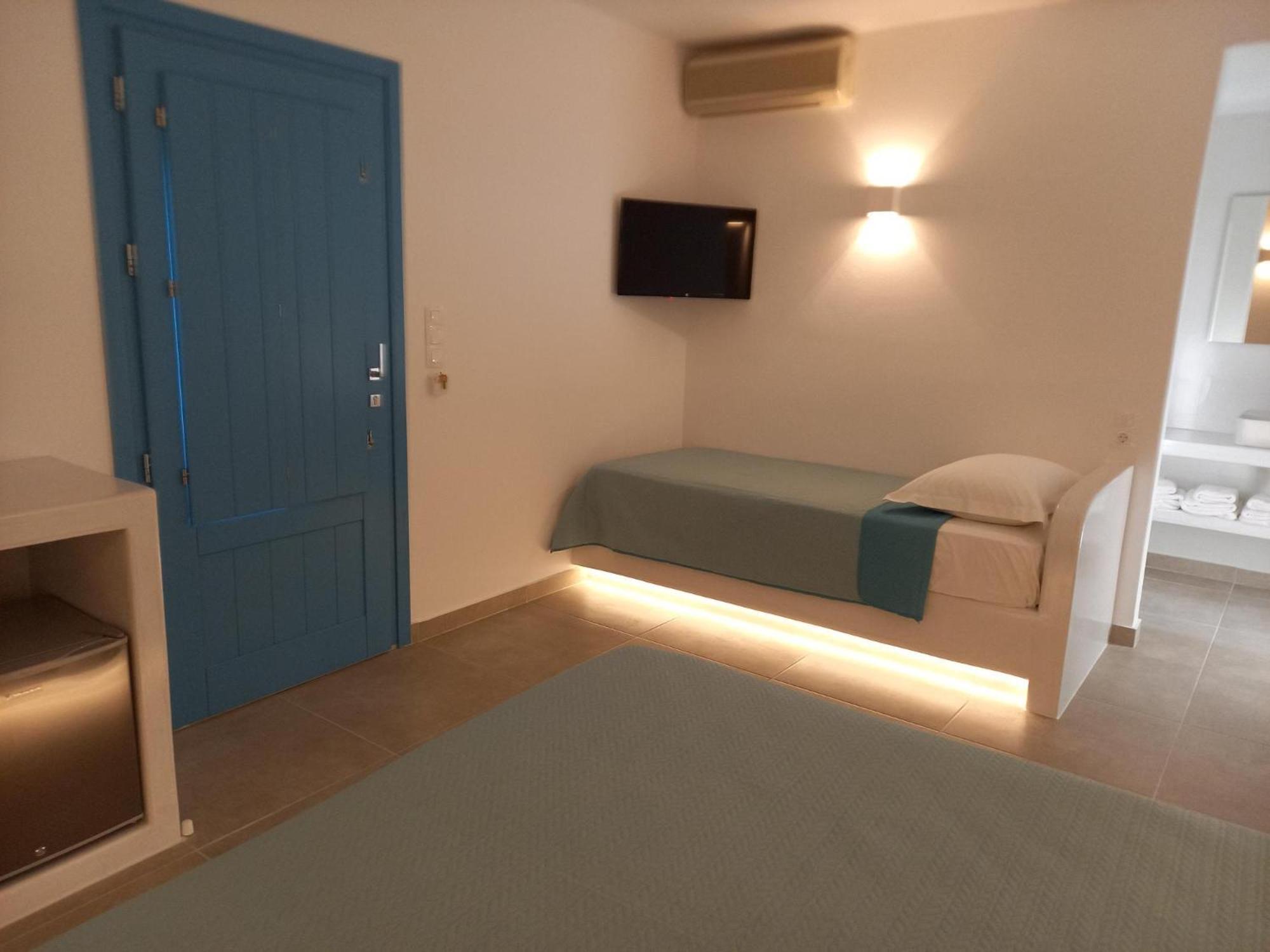 Golden Sun Aparthotel Chora (Ios)