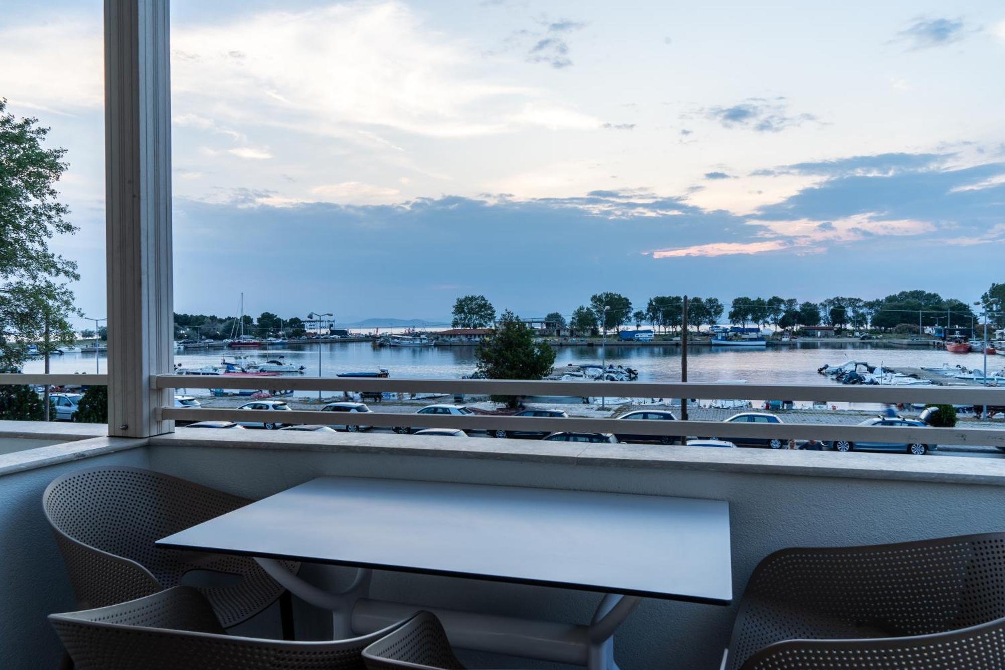 Nero Seascape Aparthotel Fanarion