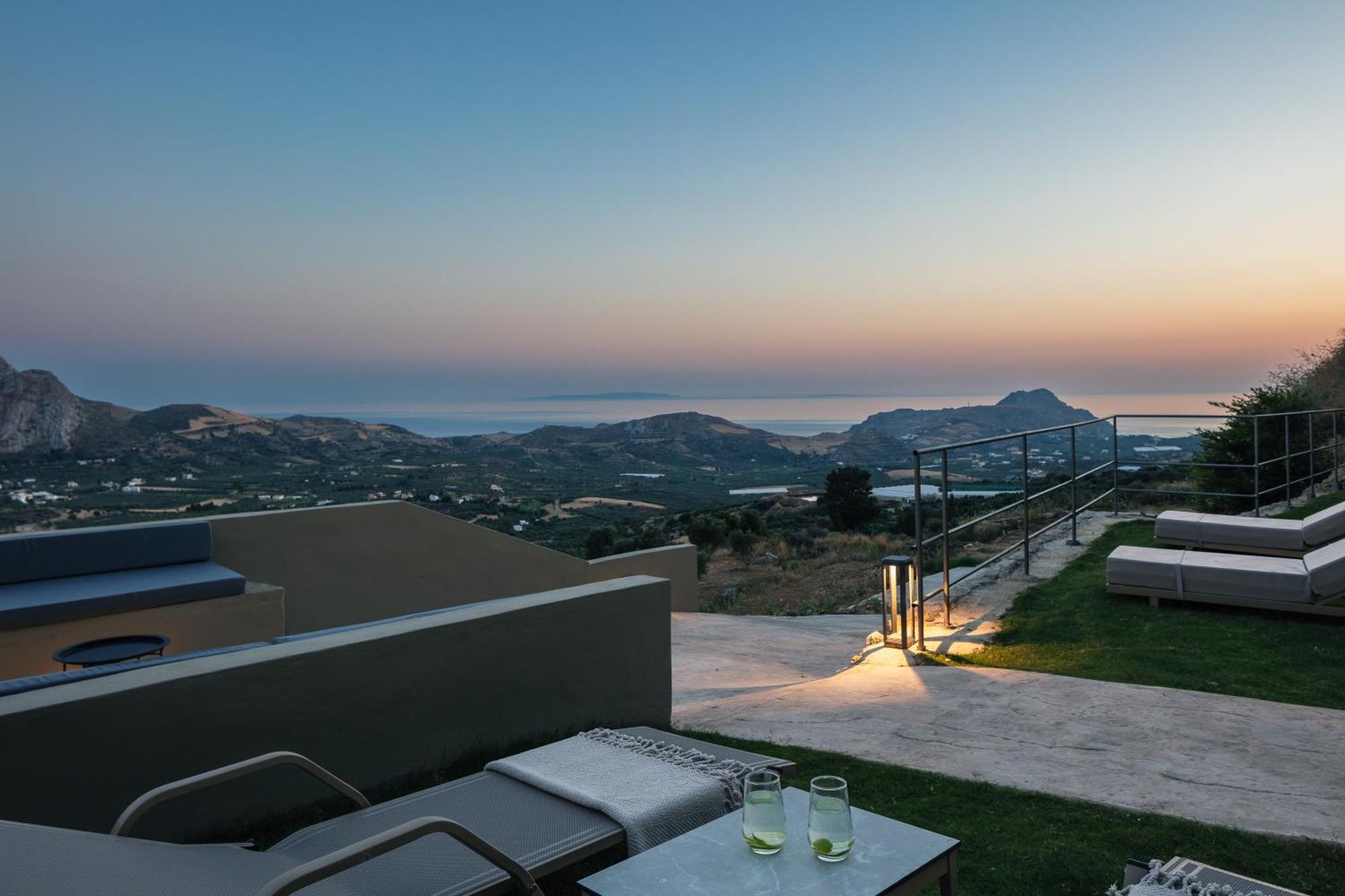 Epsilon Villa, Private Swimming Pool Garden, Panoramic Sunset Villa *