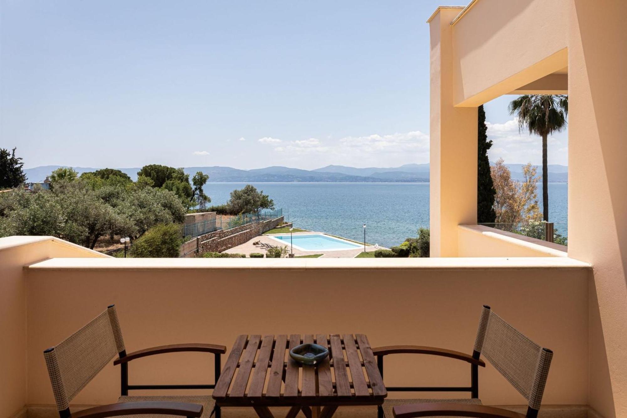 Eretria Luxurious Seafront Apartment