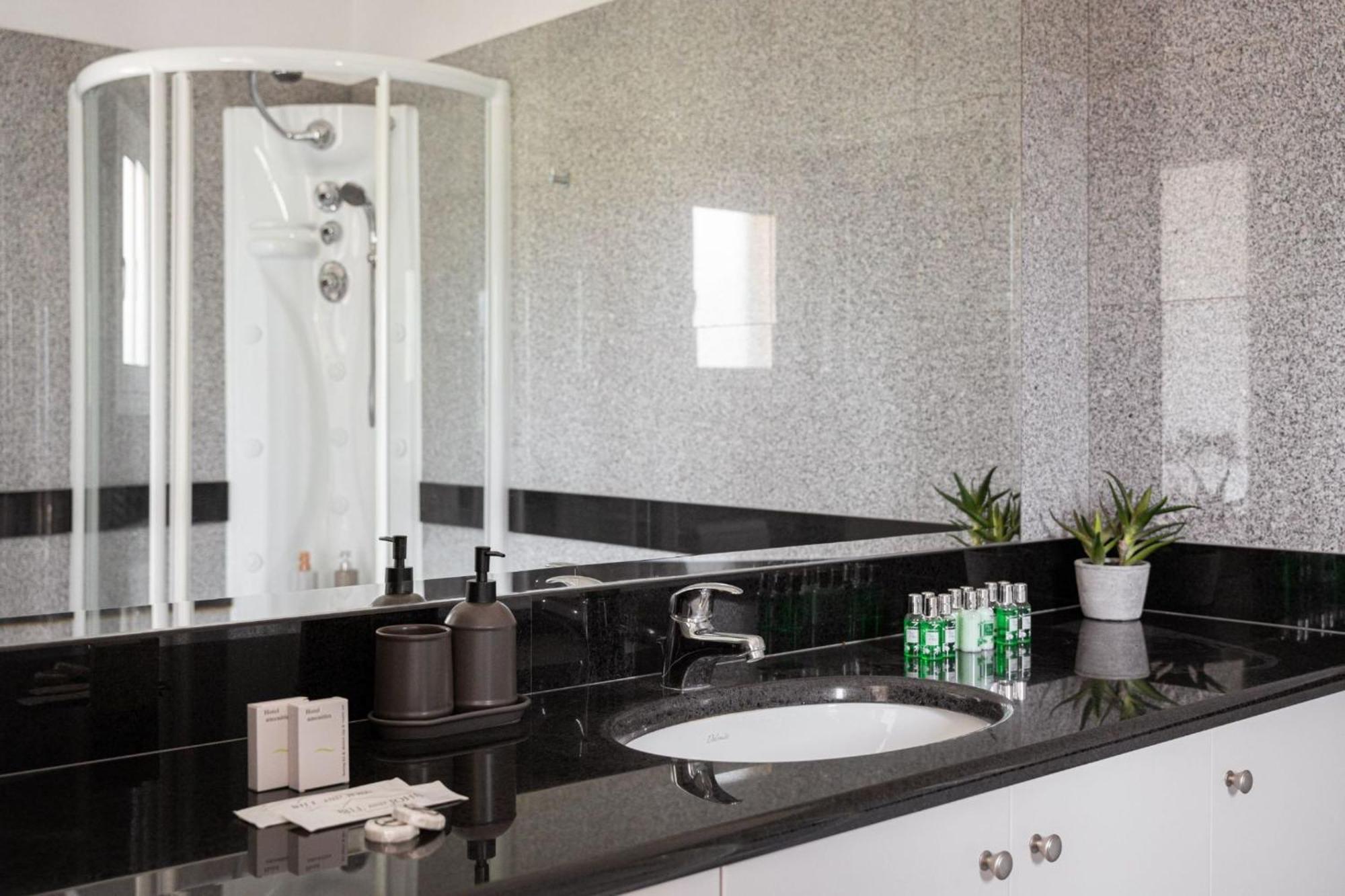 Eretria Luxurious Seafront Apartment