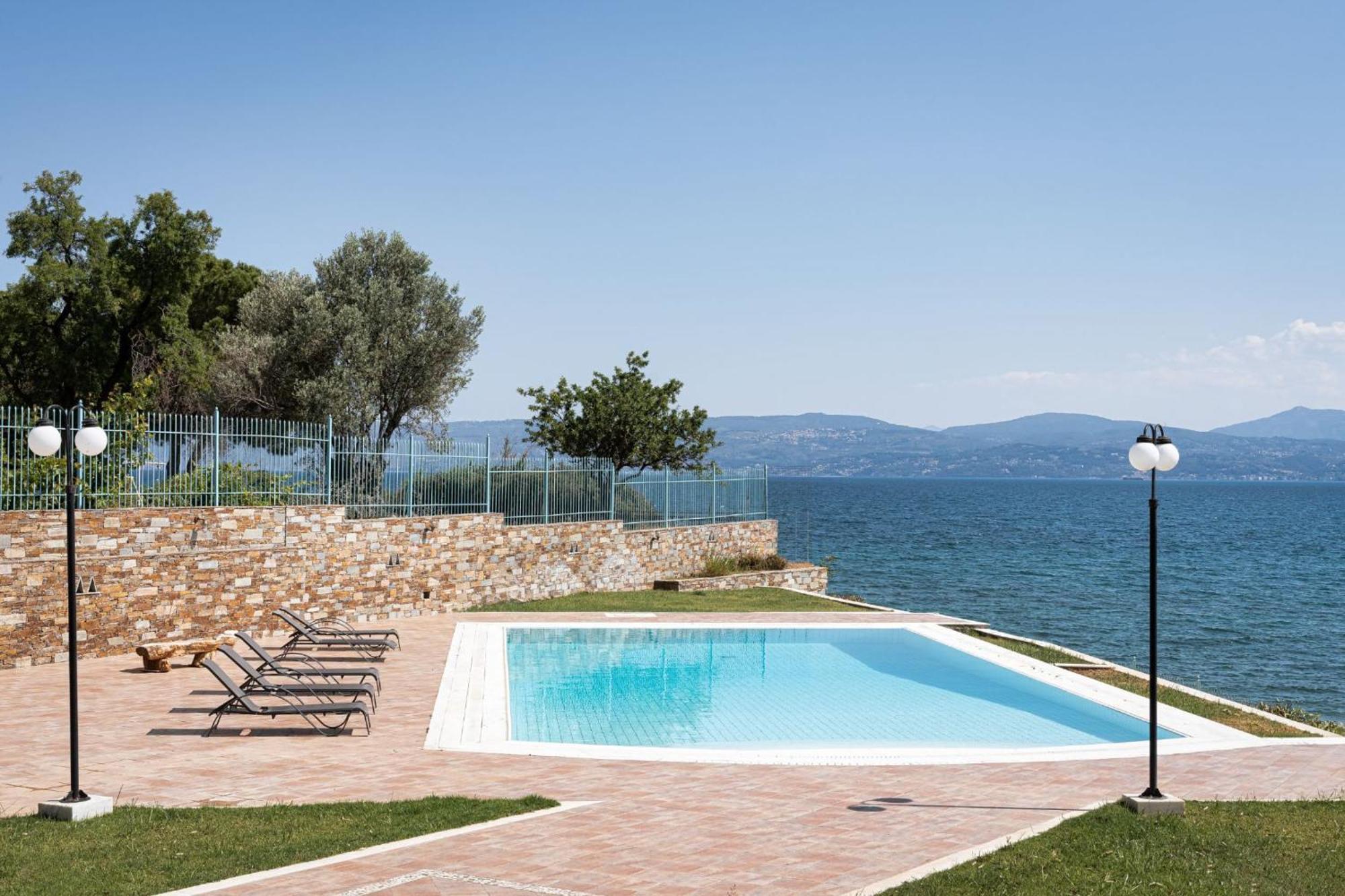 Apartment Eretria Luxurious Seafront *