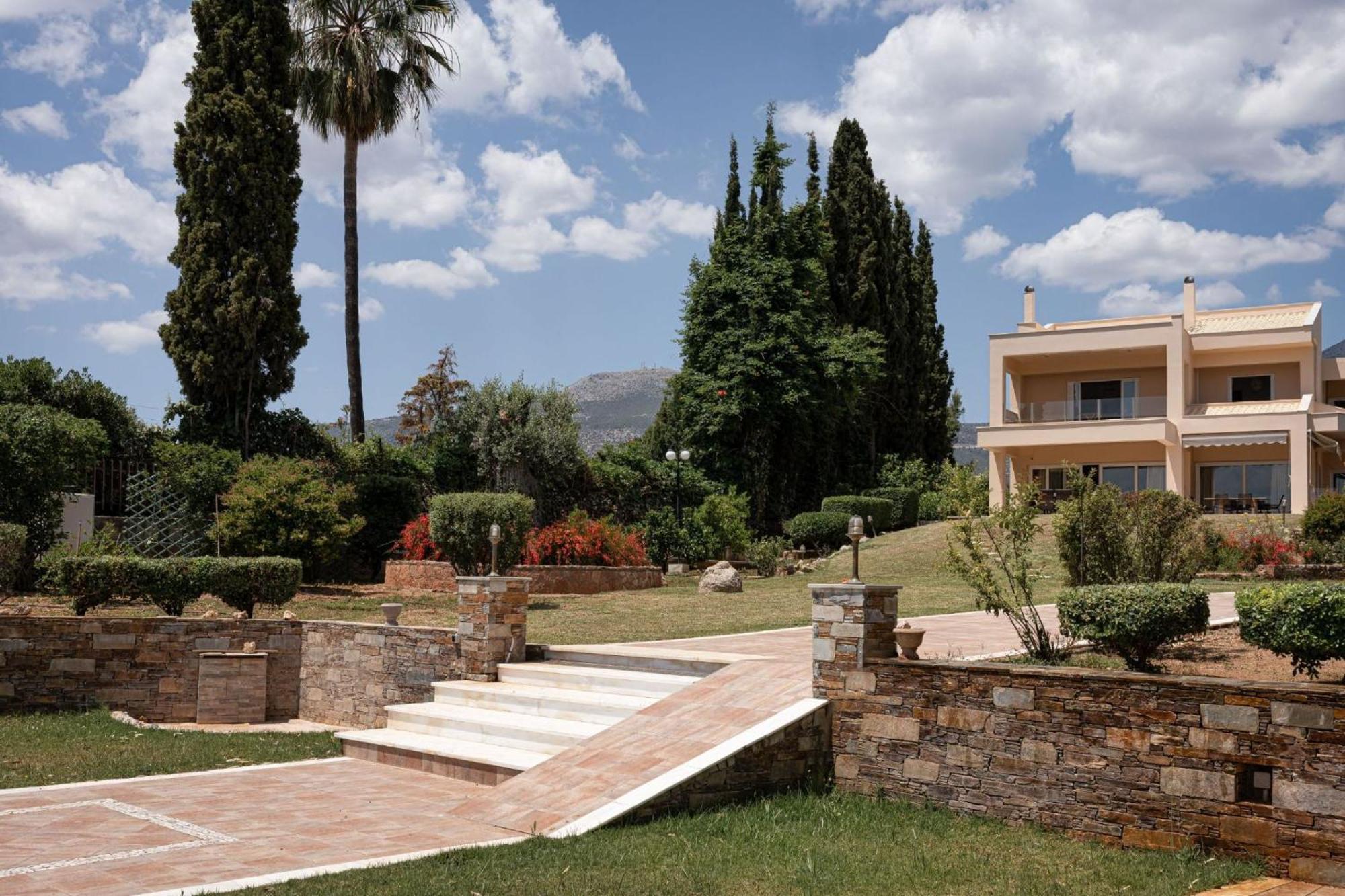 Eretria Luxurious Seafront Apartment *