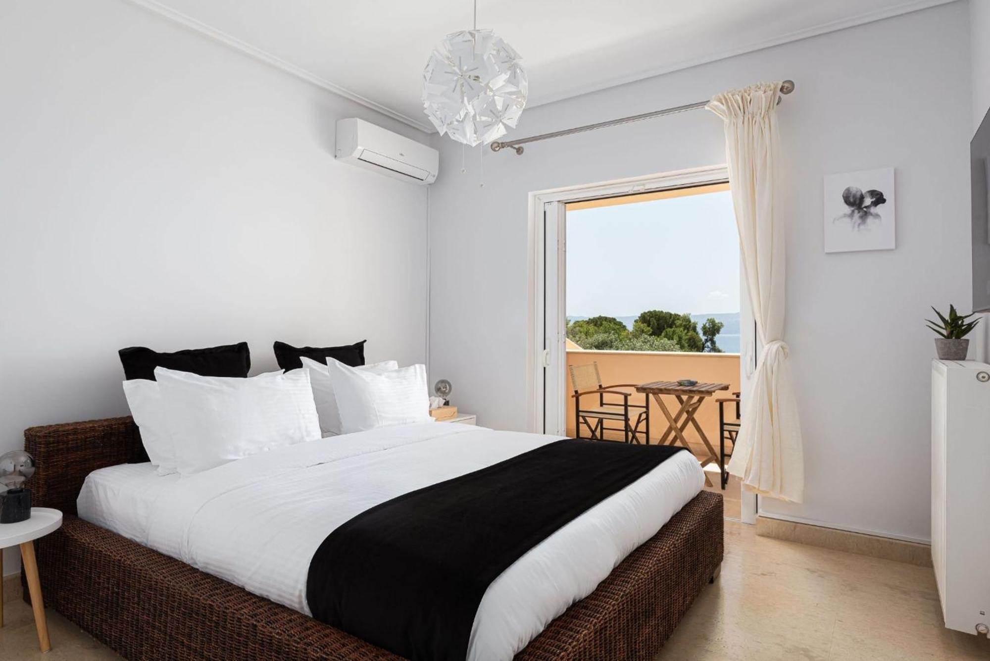 Eretria Luxurious Seafront Chalkida