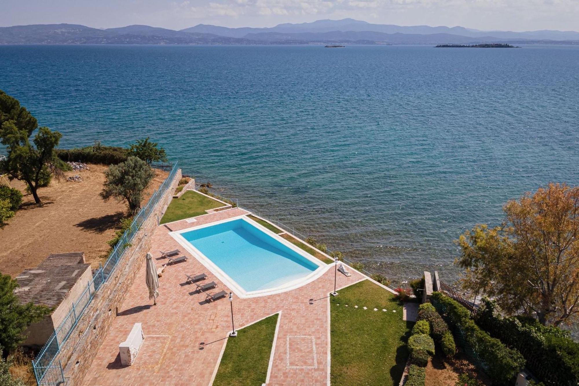 Eretria Luxurious Seafront Apartment