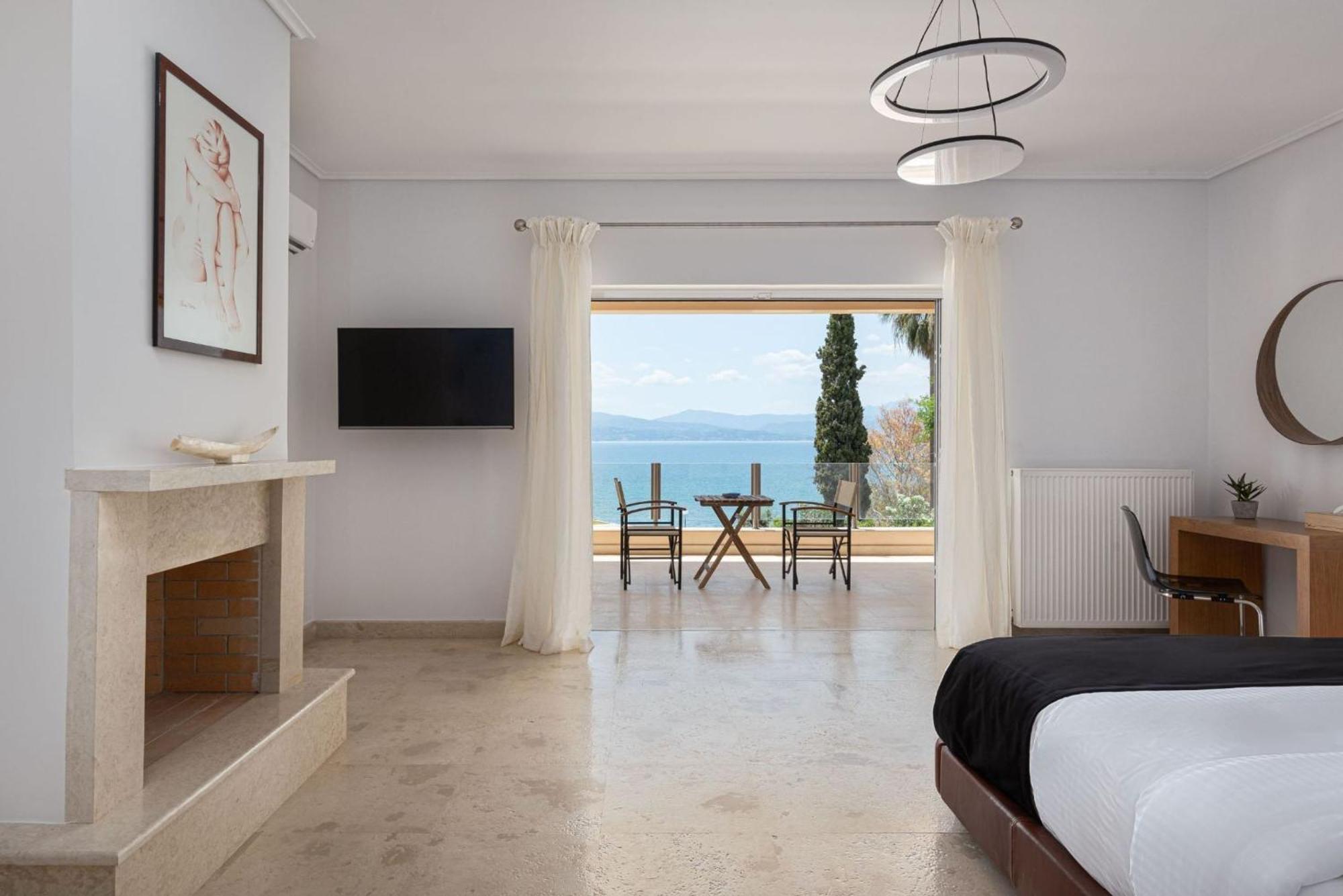 Eretria Luxurious Seafront Apartment *