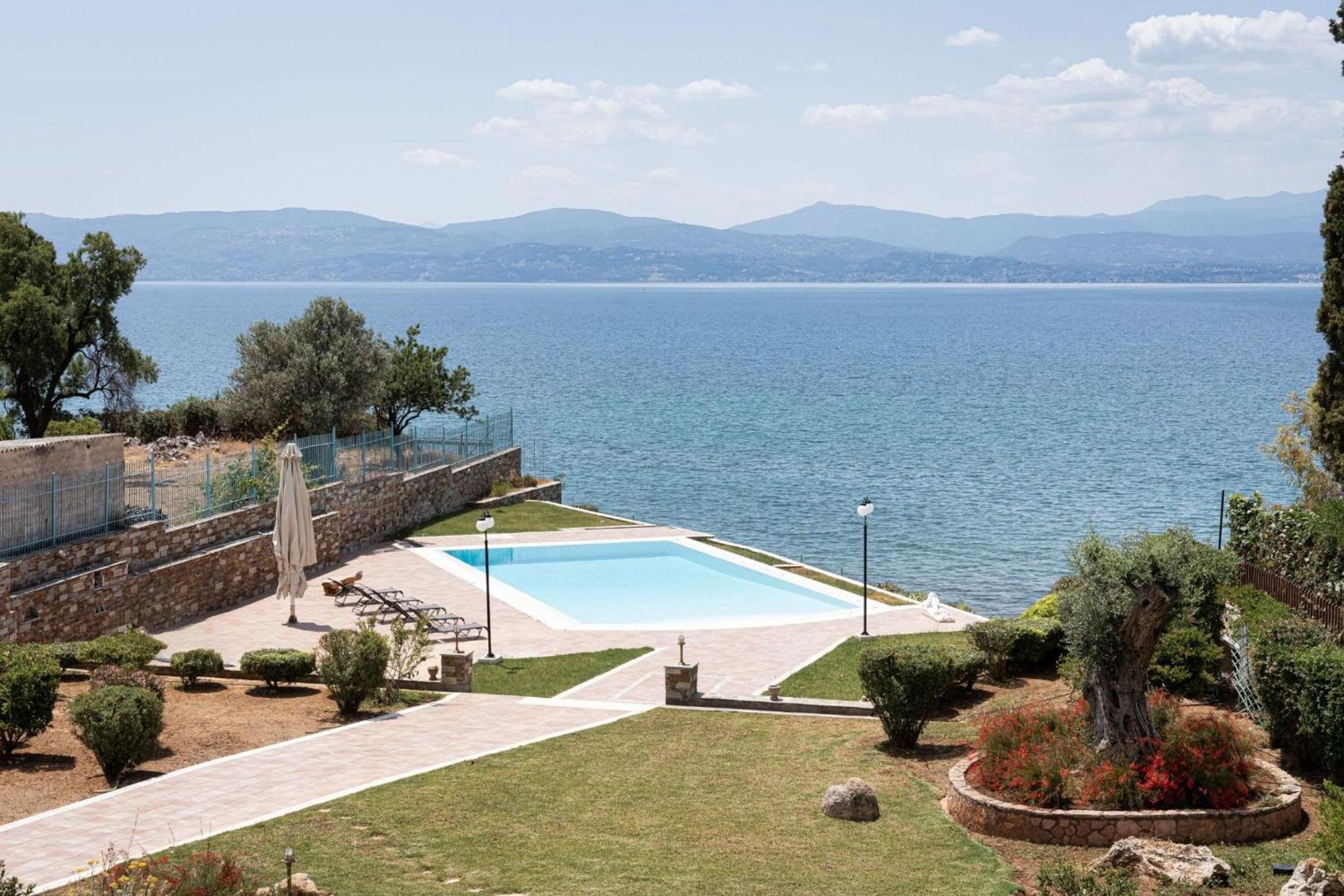 Eretria Luxurious Seafront Apartment
