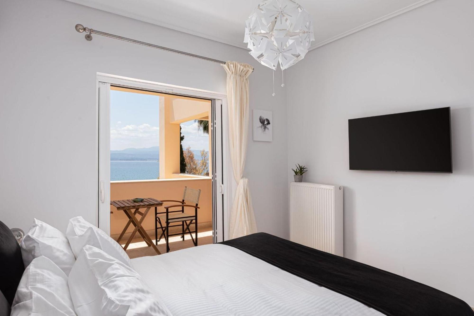 Eretria Luxurious Seafront Chalkida