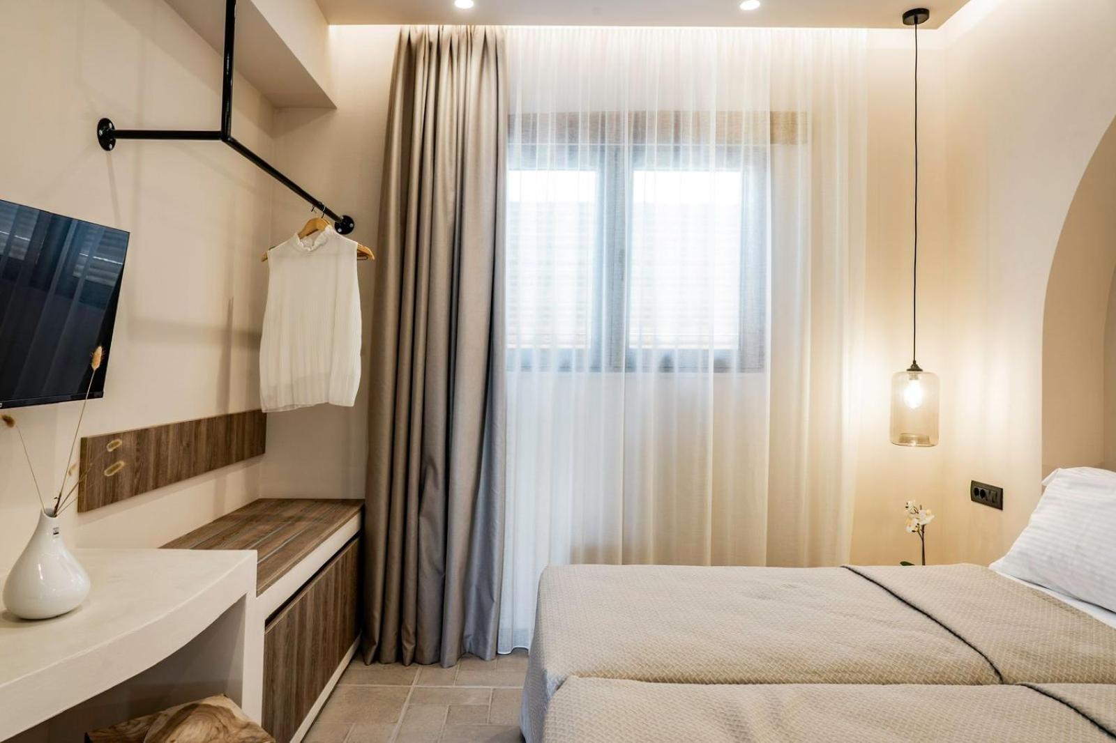 Lithos Luxury