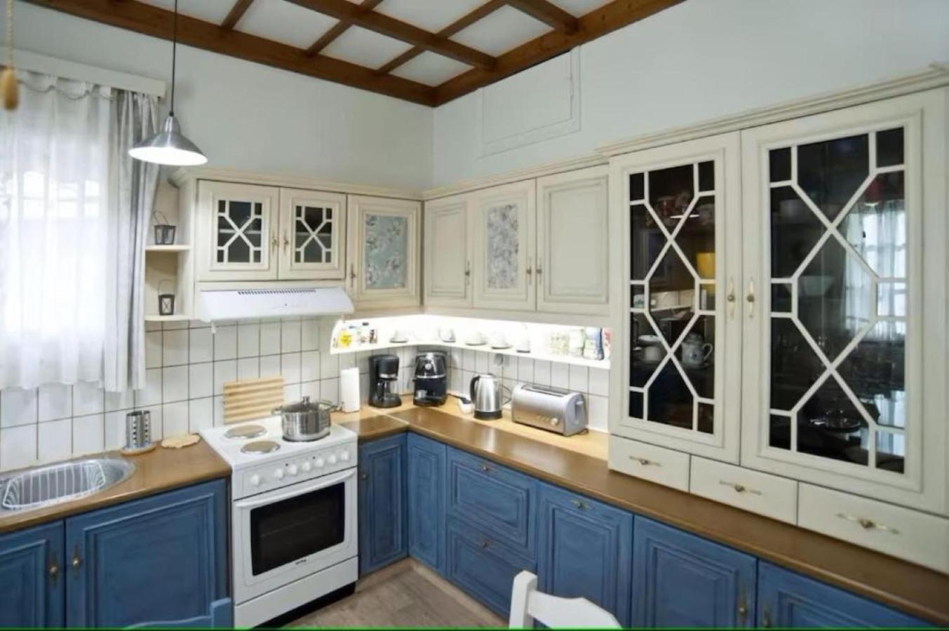 Luxury Seafront House Nearby Delphi Kirra