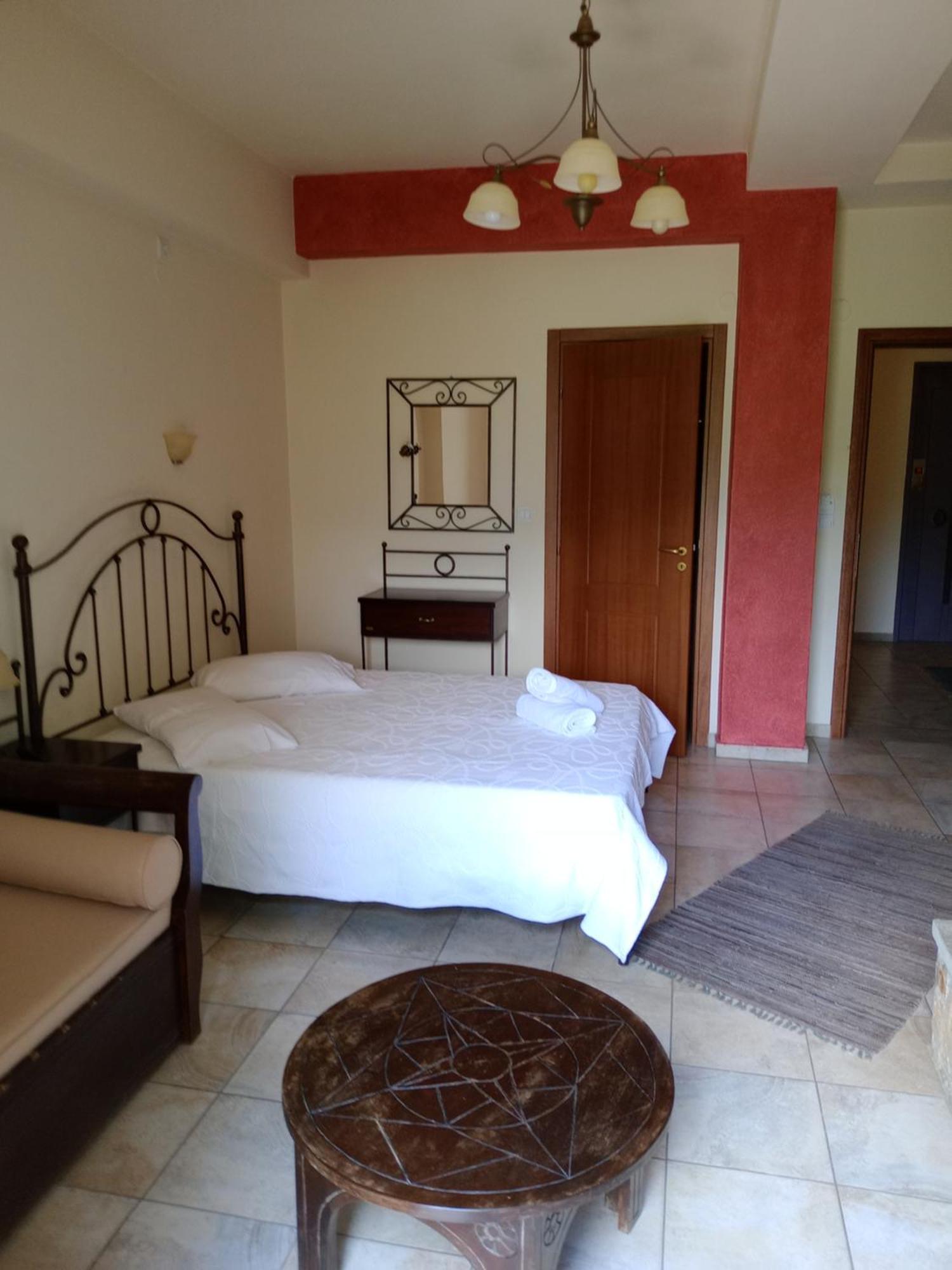 Erotas Hotel 3*