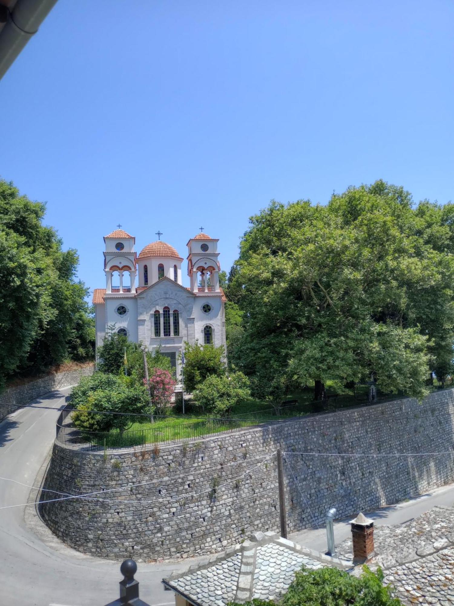 Erotas 3*