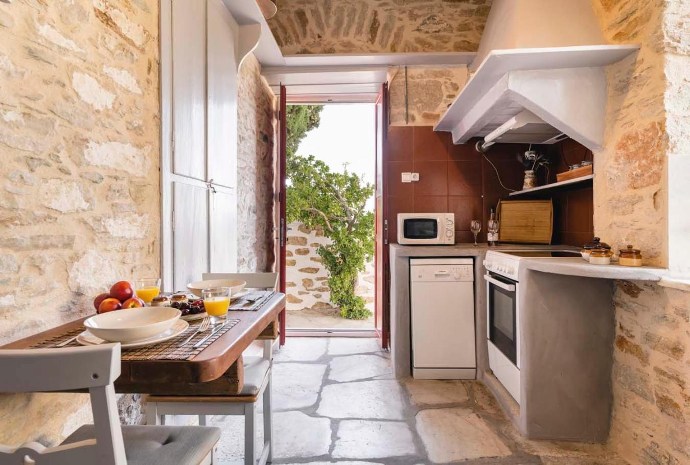 Gaia - Traditional Stone Holiday home *