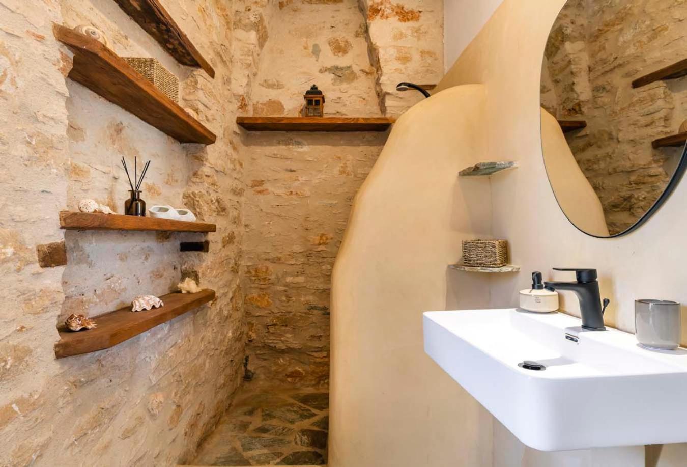 Gaia - Traditional Stone Holiday home