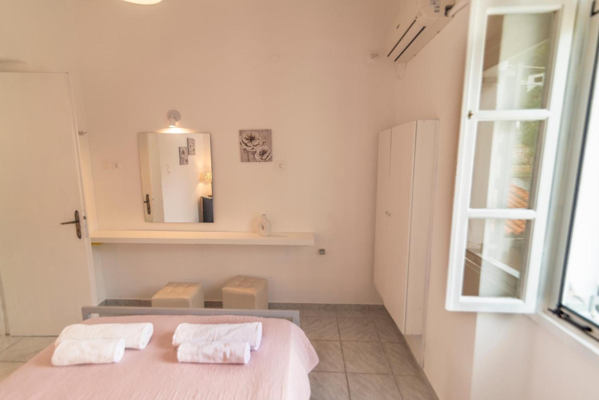 Villa Karavos Waterfront Skopelos Town