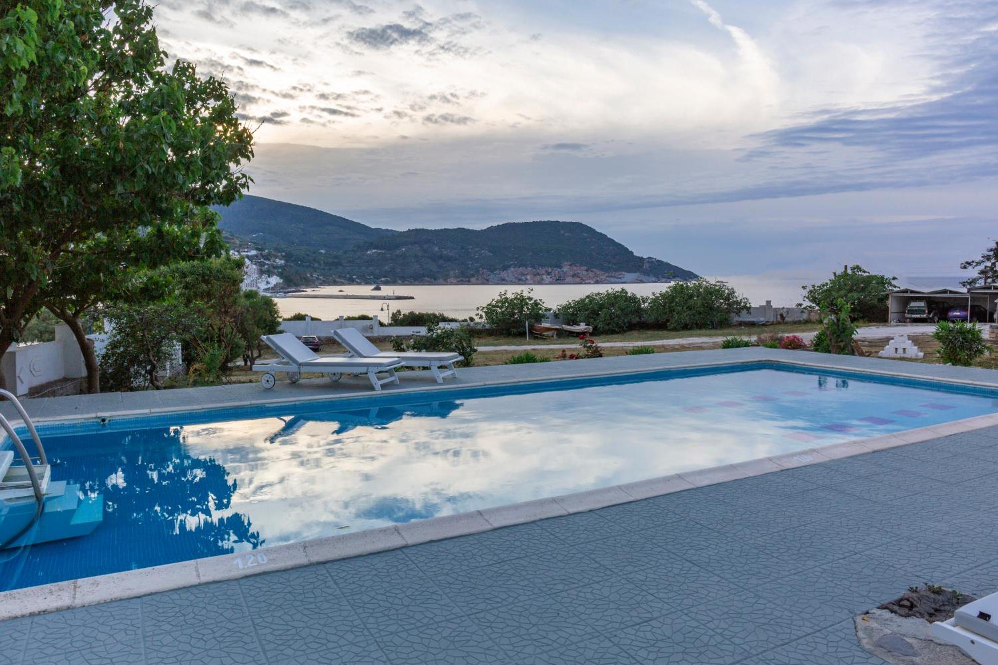 Villa Karavos Waterfront Skopelos Town