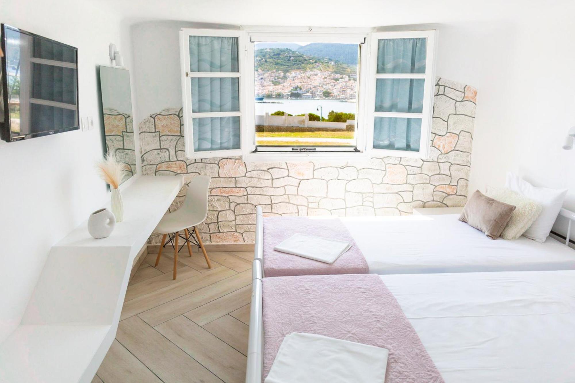 Karavos Waterfront Villa *