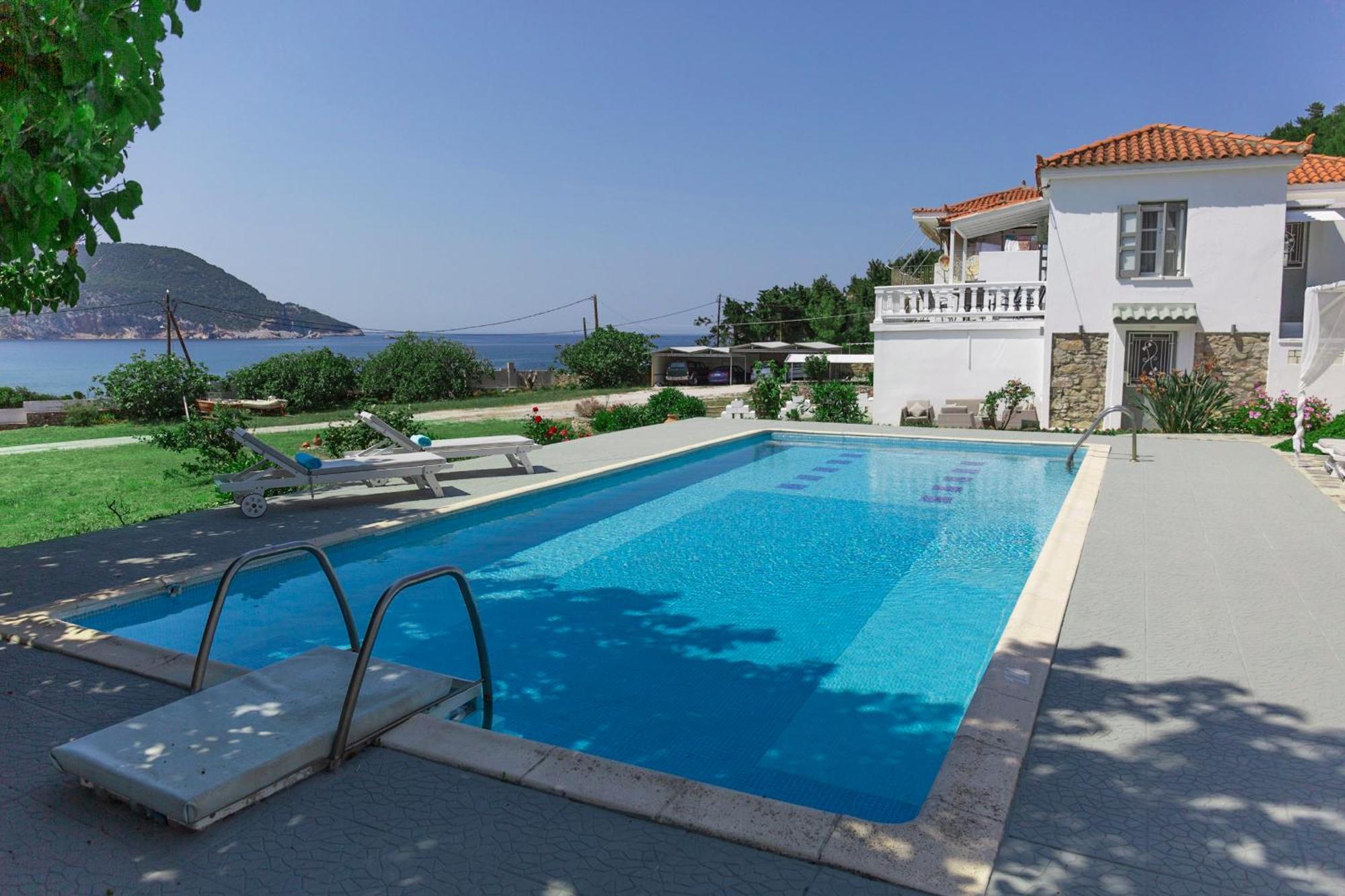 Villa Karavos Waterfront *