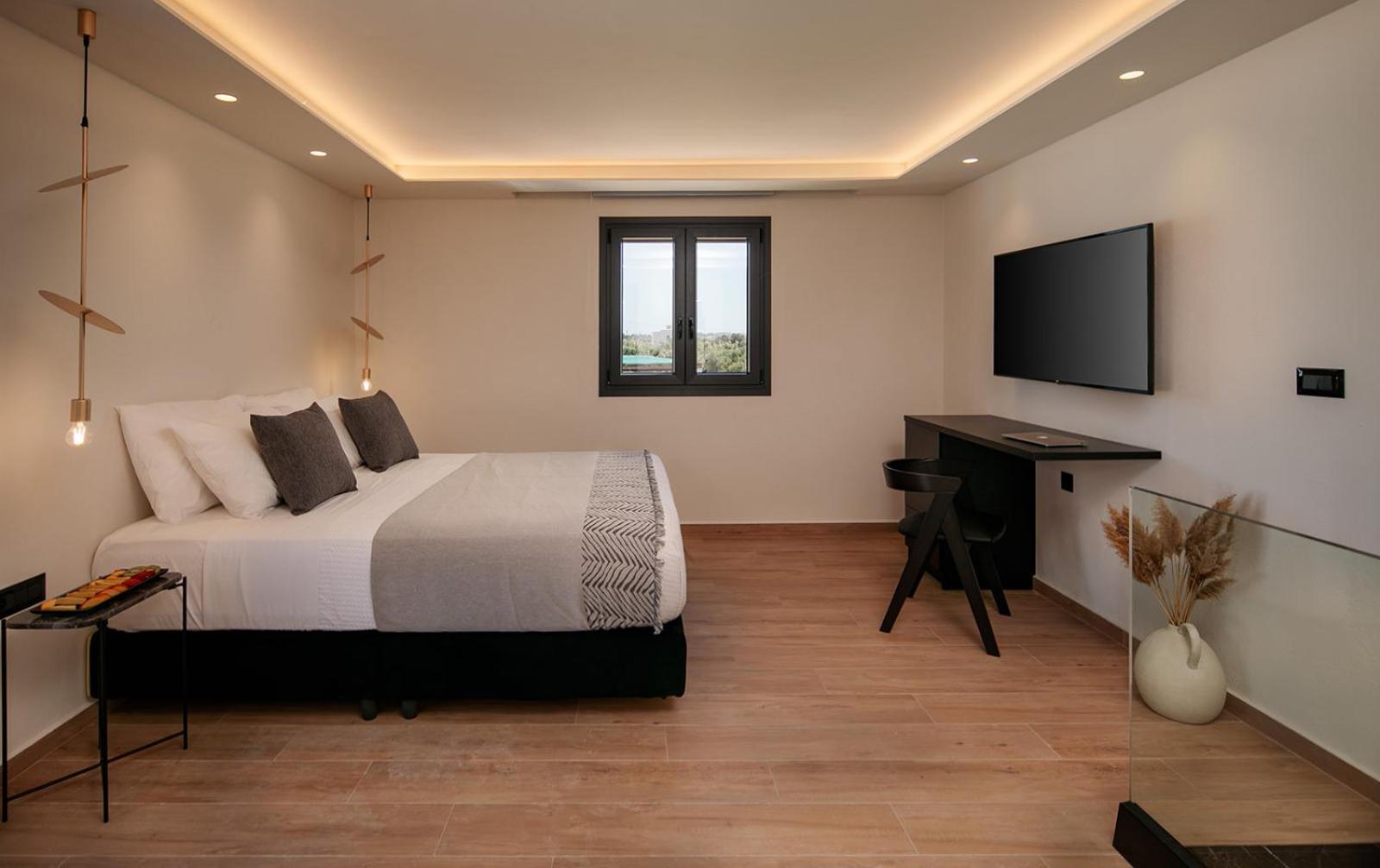 Iphimedeia Luxury Hotel & Suites