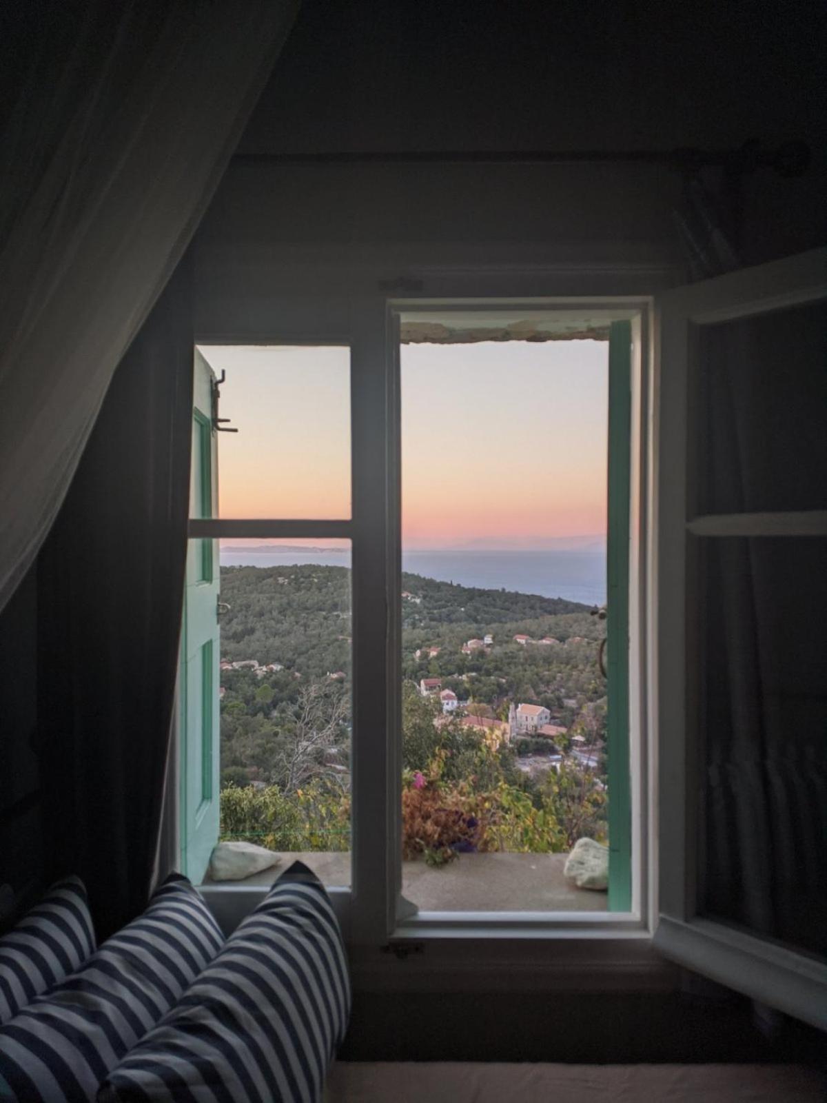 Charming House With Stunning View Apartment *